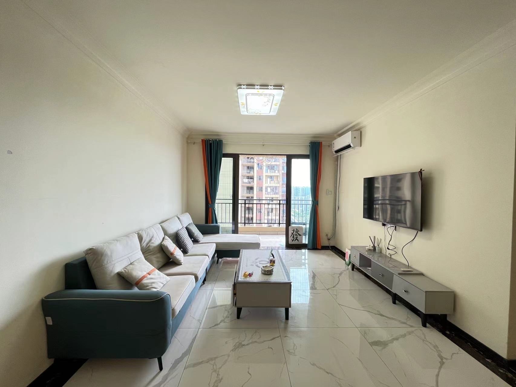 华耀碧桂园十里江湾誉峯 3室2厅2卫 2200.0元/月 华耀碧桂园十里江湾誉峯 3室2厅2卫 2200.0元/月室内图