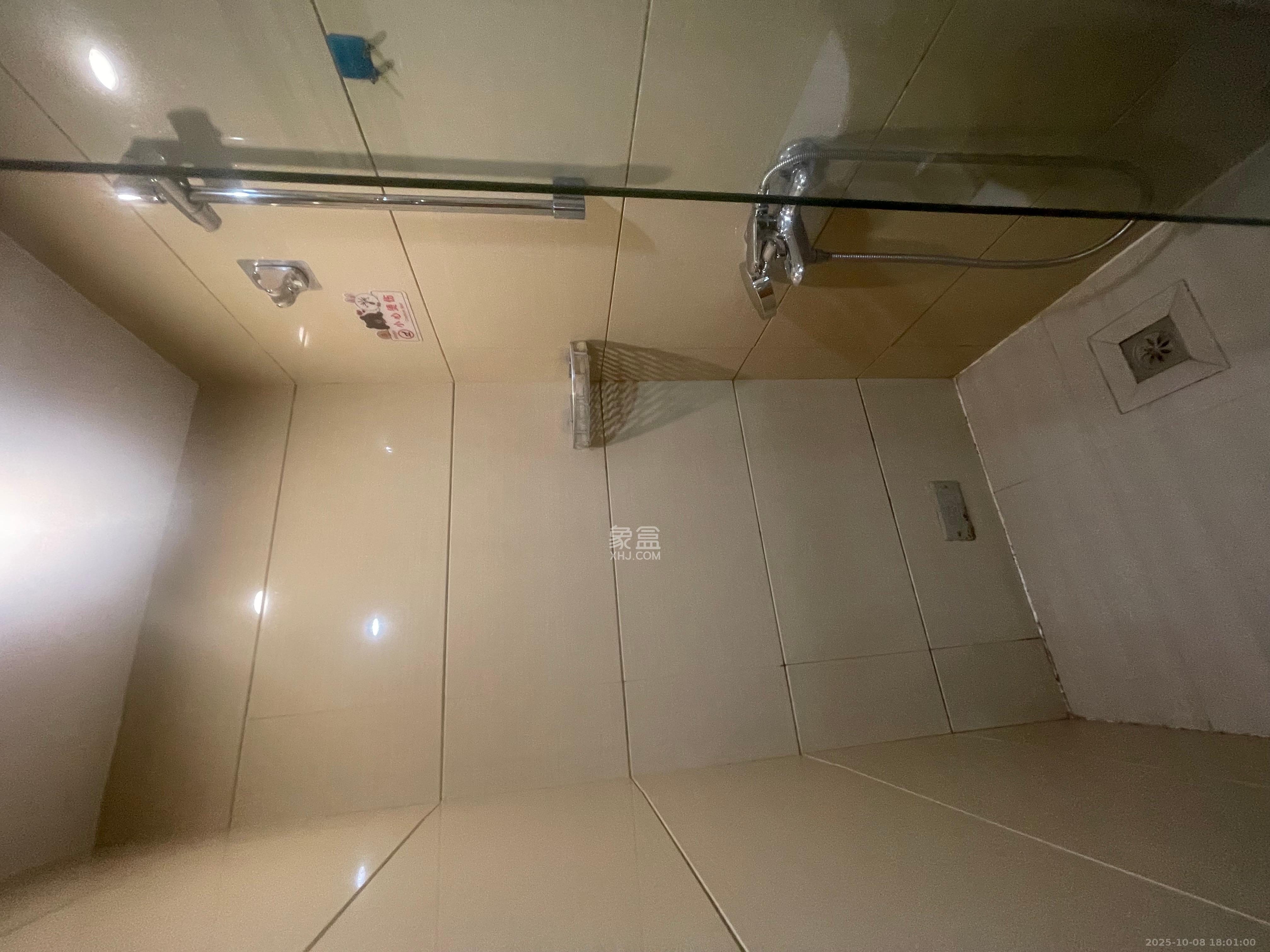 五一钻界  1室1厅1卫    2000.0元/月室内图