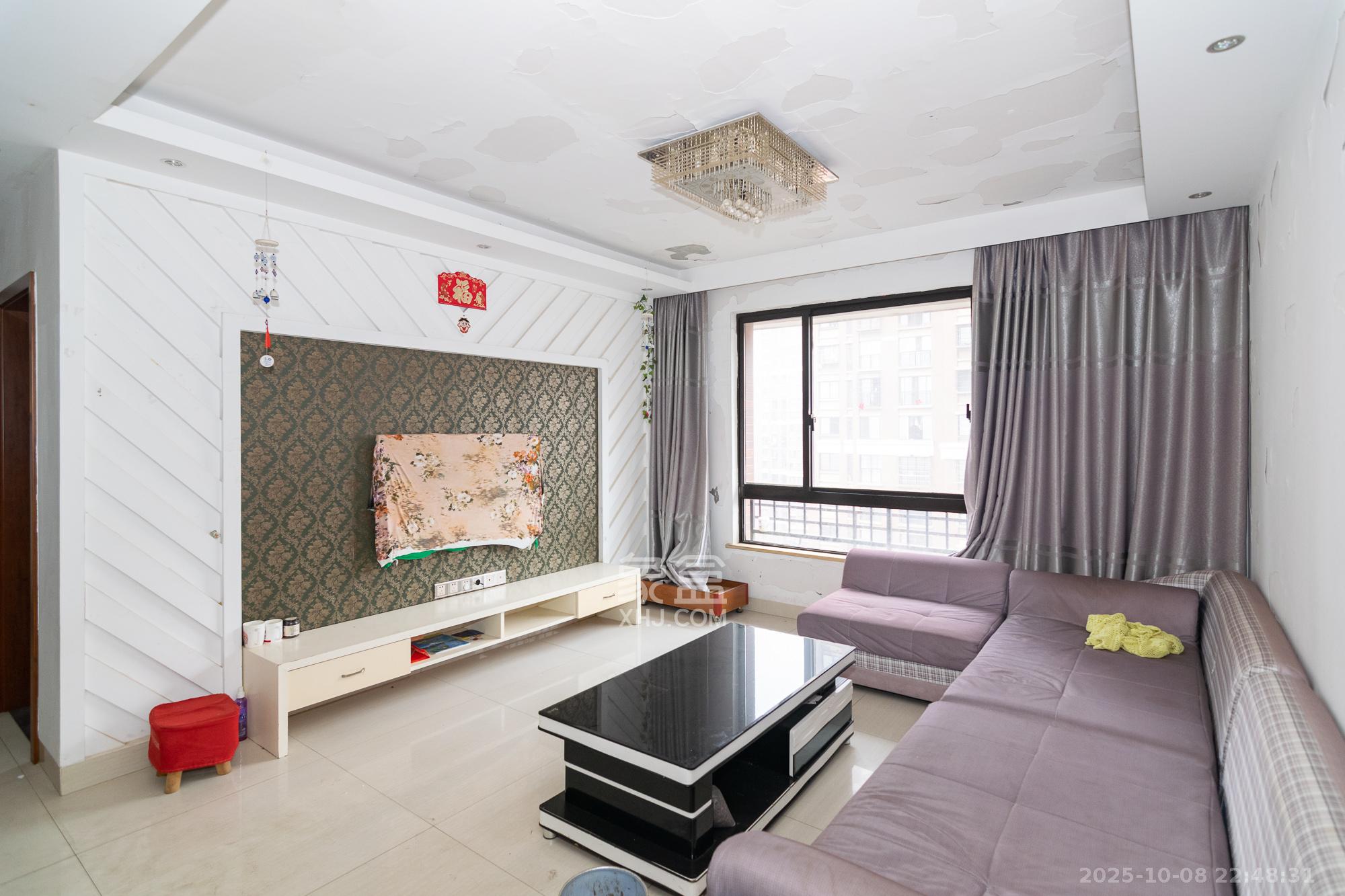 新城国际花都  3室2厅1卫    62.8万客厅