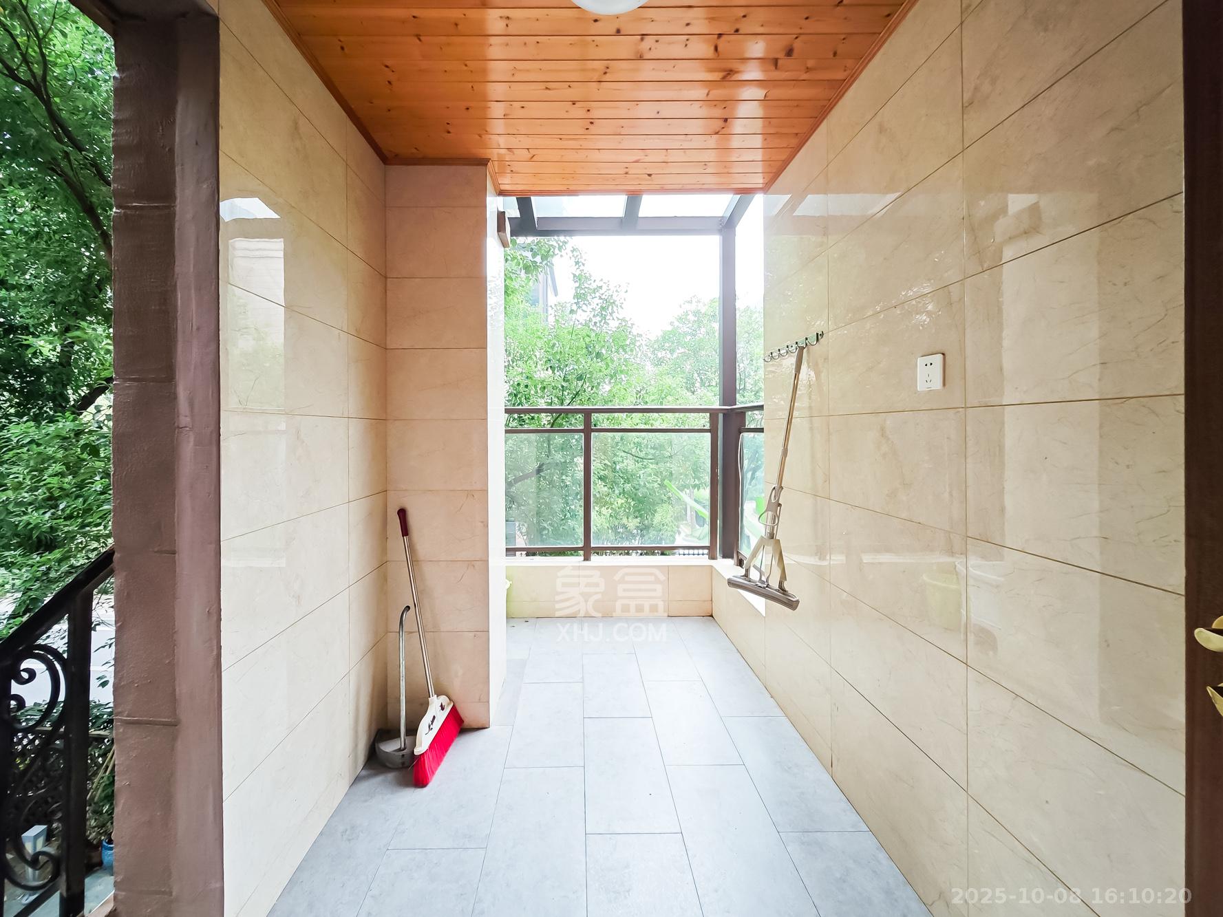 恒大御景天下城一期  3室2厅2卫    186.0万阳台