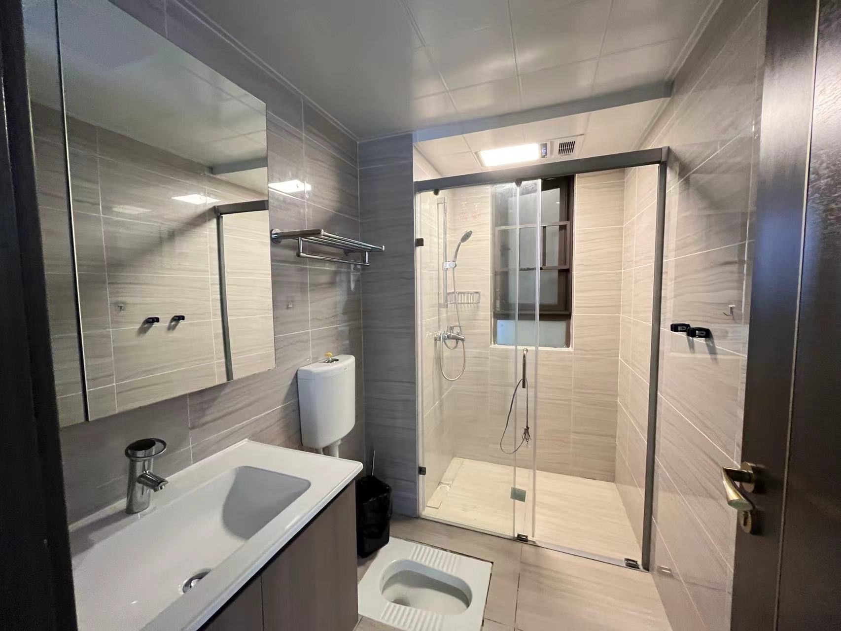 华耀碧桂园十里江湾誉峯 3室2厅2卫 2200.0元/月 华耀碧桂园十里江湾誉峯 3室2厅2卫 2200.0元/月室内图