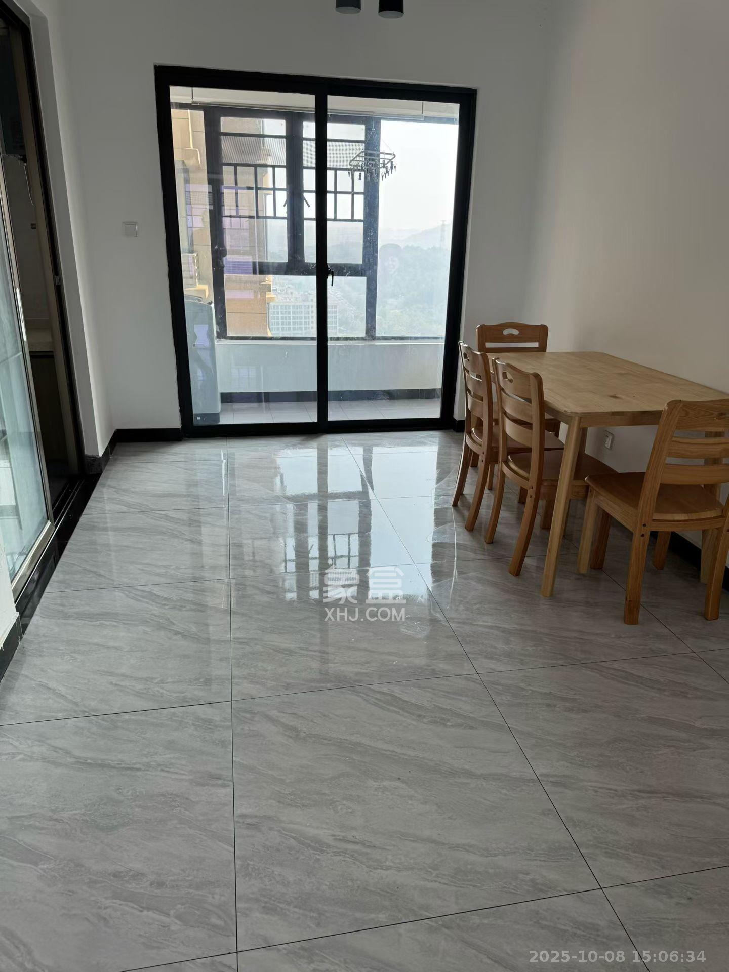 润和山水郡 4室2厅2卫 2200.0元/月 润和山水郡 4室2厅2卫 2200.0元/月室内图