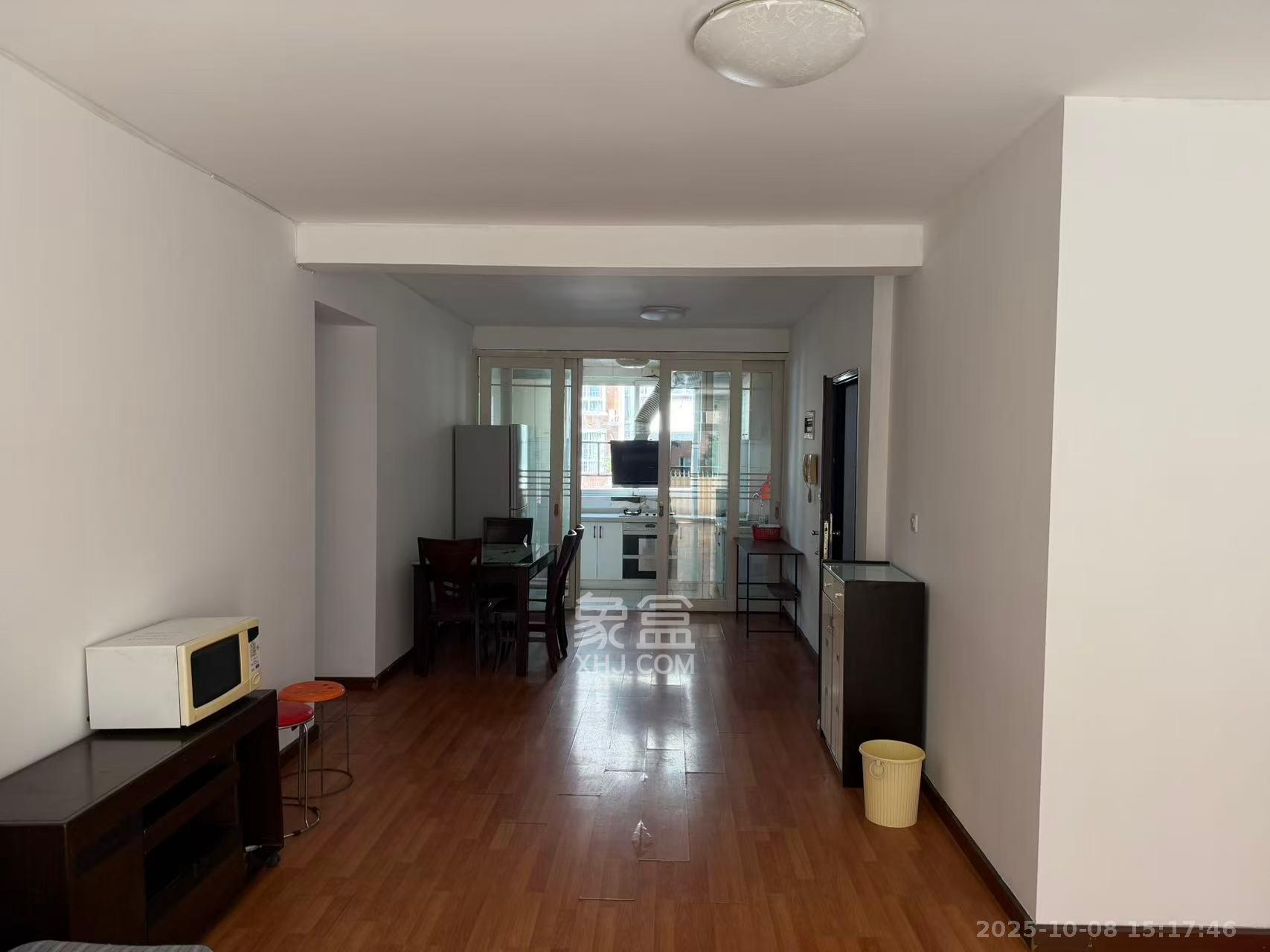 晶华美地 3室2厅2卫 2000.0元/月 晶华美地 3室2厅2卫 2000.0元/月室内图