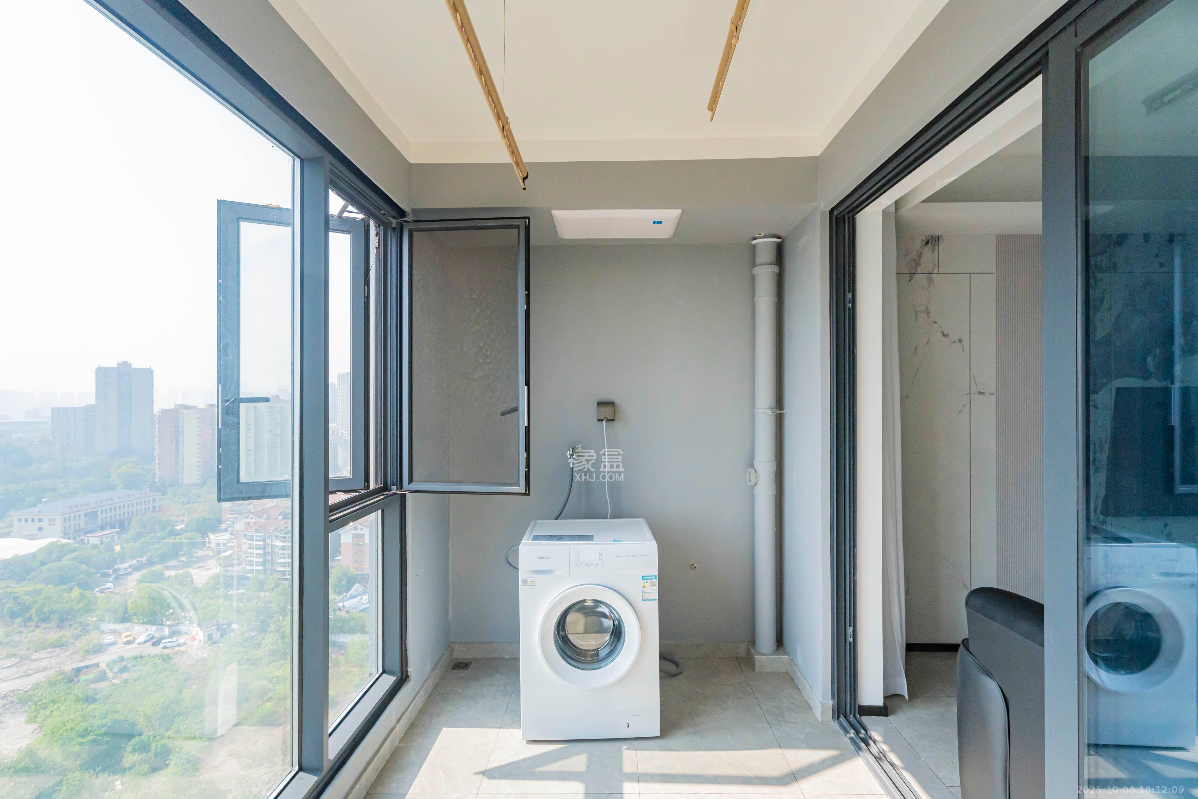 万科半岛国际  3室2厅1卫    130.0万阳台