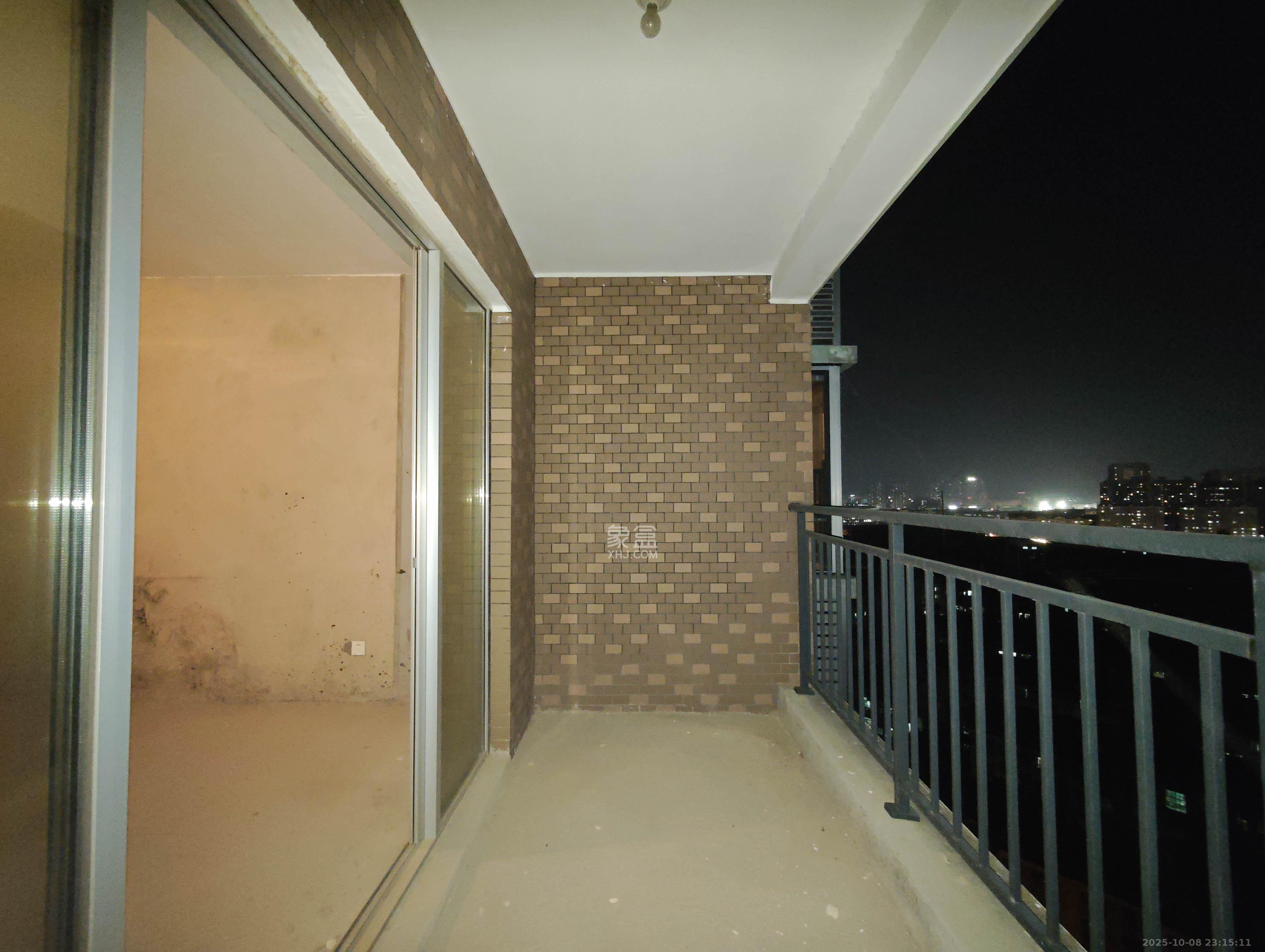 桃阳苑(省人大单位房) 3室2厅2卫 112.5万 桃阳苑(省人大单位房) 3室2厅2卫 112.5万阳台