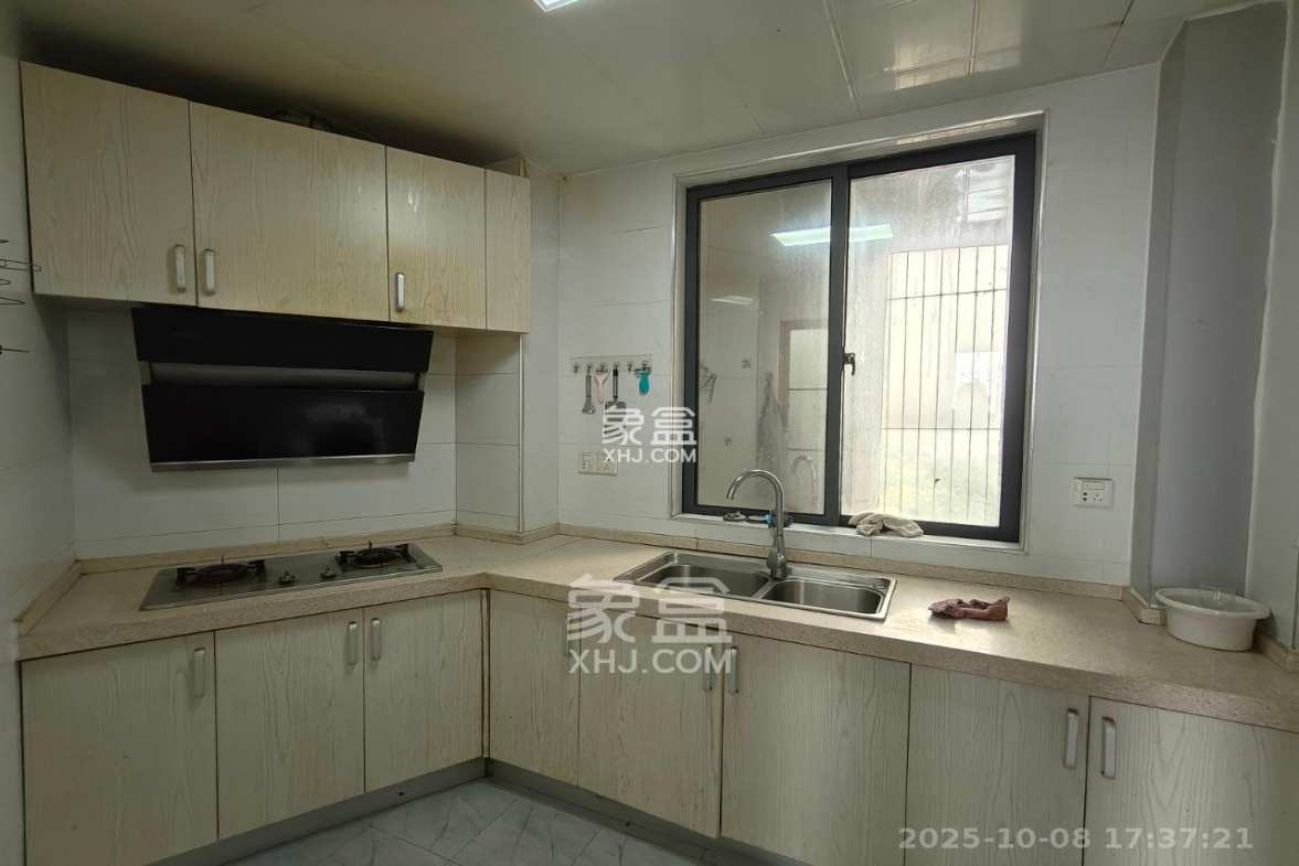 山水蓝天 3室2厅2卫 1700.0元/月 山水蓝天 3室2厅2卫 1700.0元/月室内图