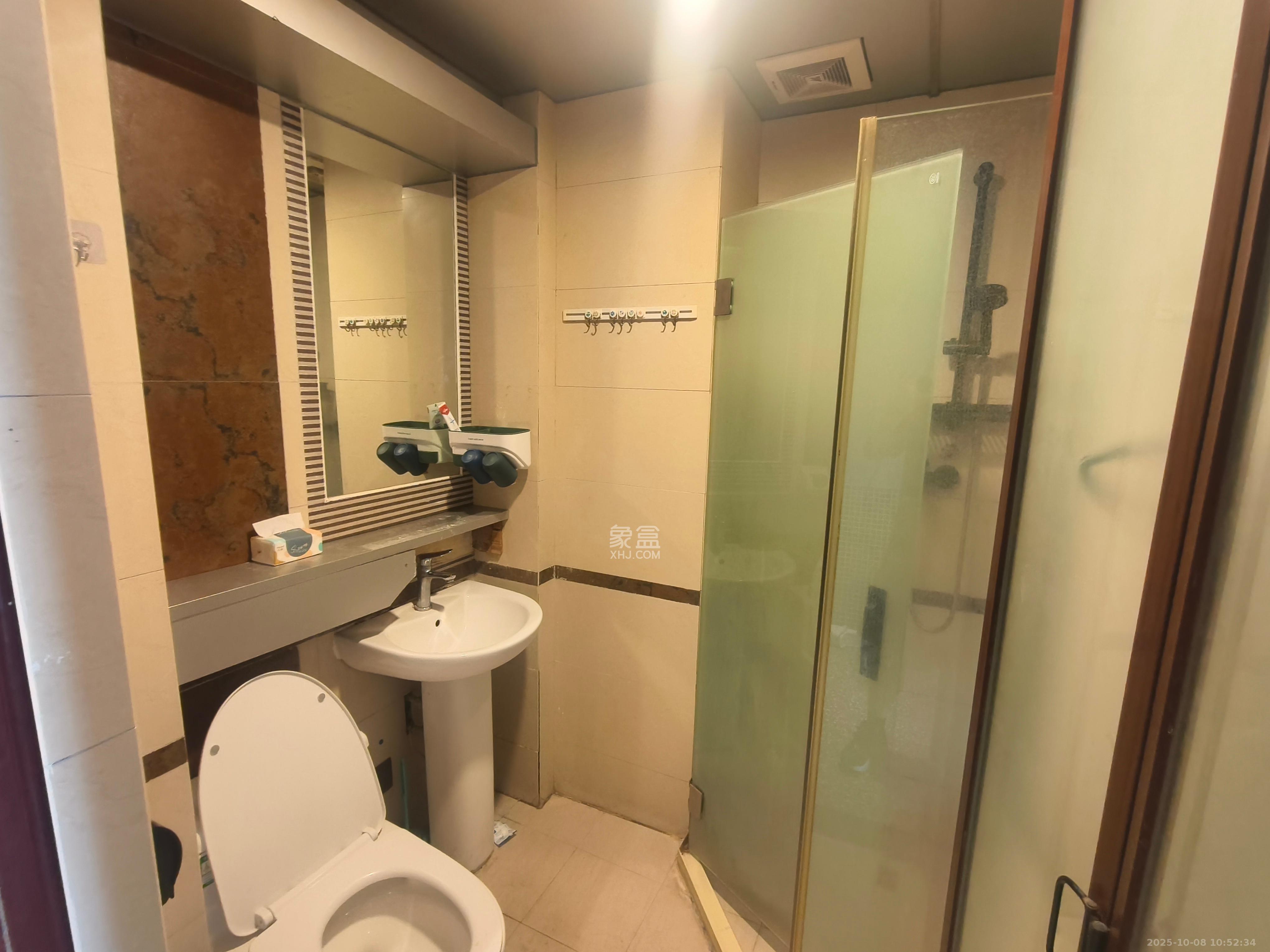 新青年公寓  1室1厅1卫    2000.0元/月室内图