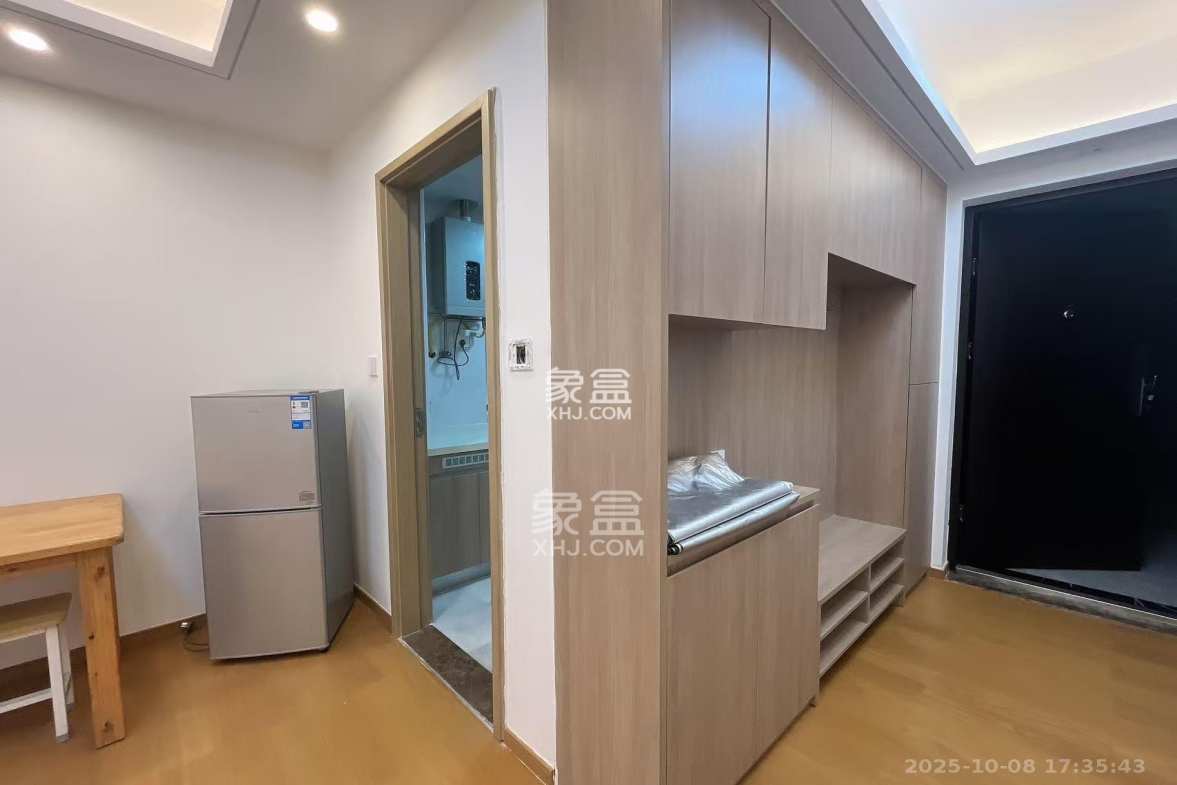 清控湖山雅居北区  3室2厅1卫    1800.0元/月 清控湖山雅居北区  3室2厅1卫    1800.0元/月室内图