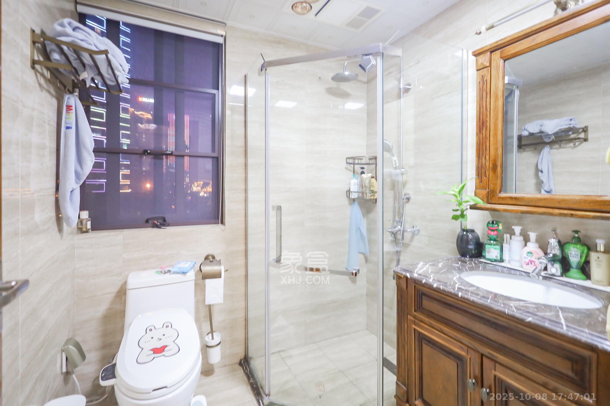 世茂外滩里（世茂铂翠湾三期）  4室2厅2卫    410.0万卫生间