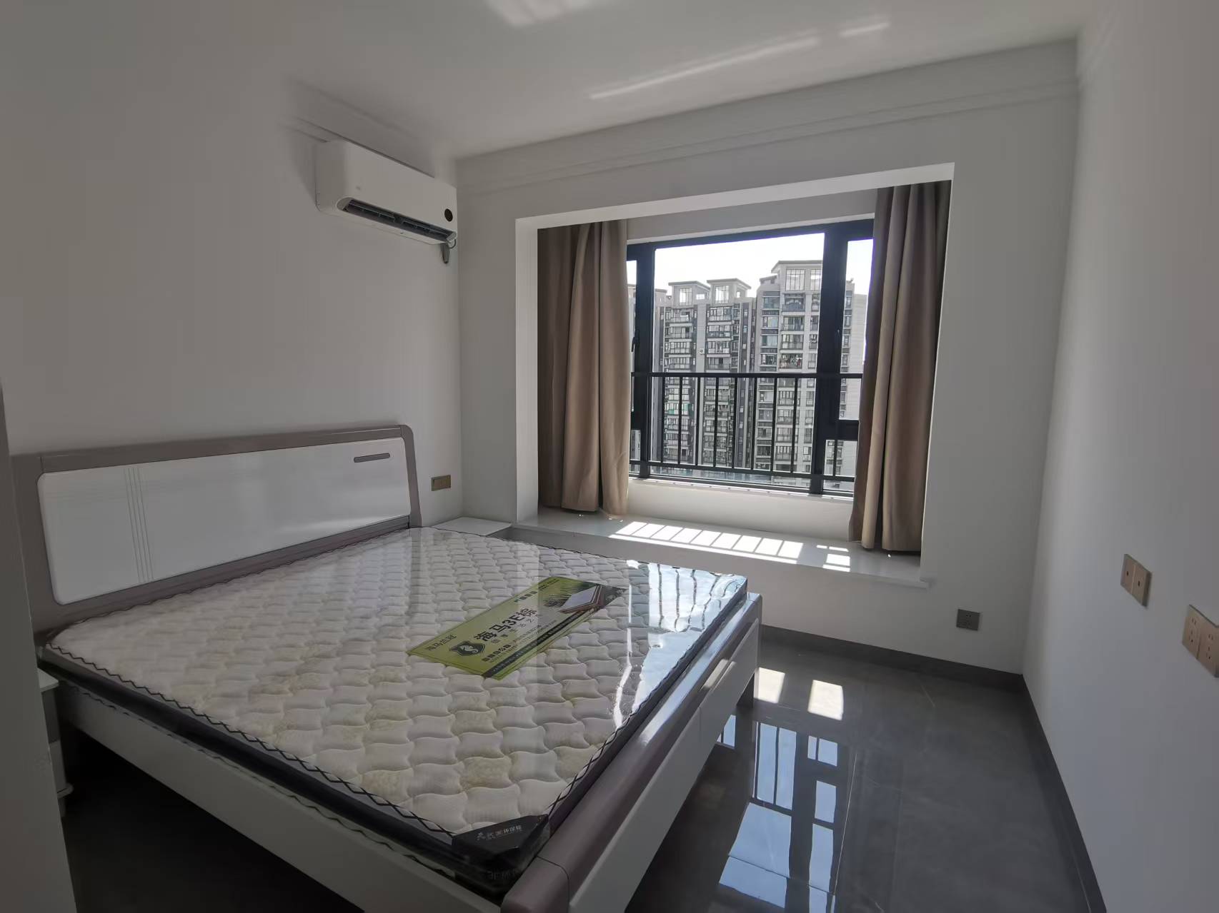 蓝宝凤鸣兰曦 3室2厅2卫 2800.0元/月 蓝宝凤鸣兰曦 3室2厅2卫 2800.0元/月室内图