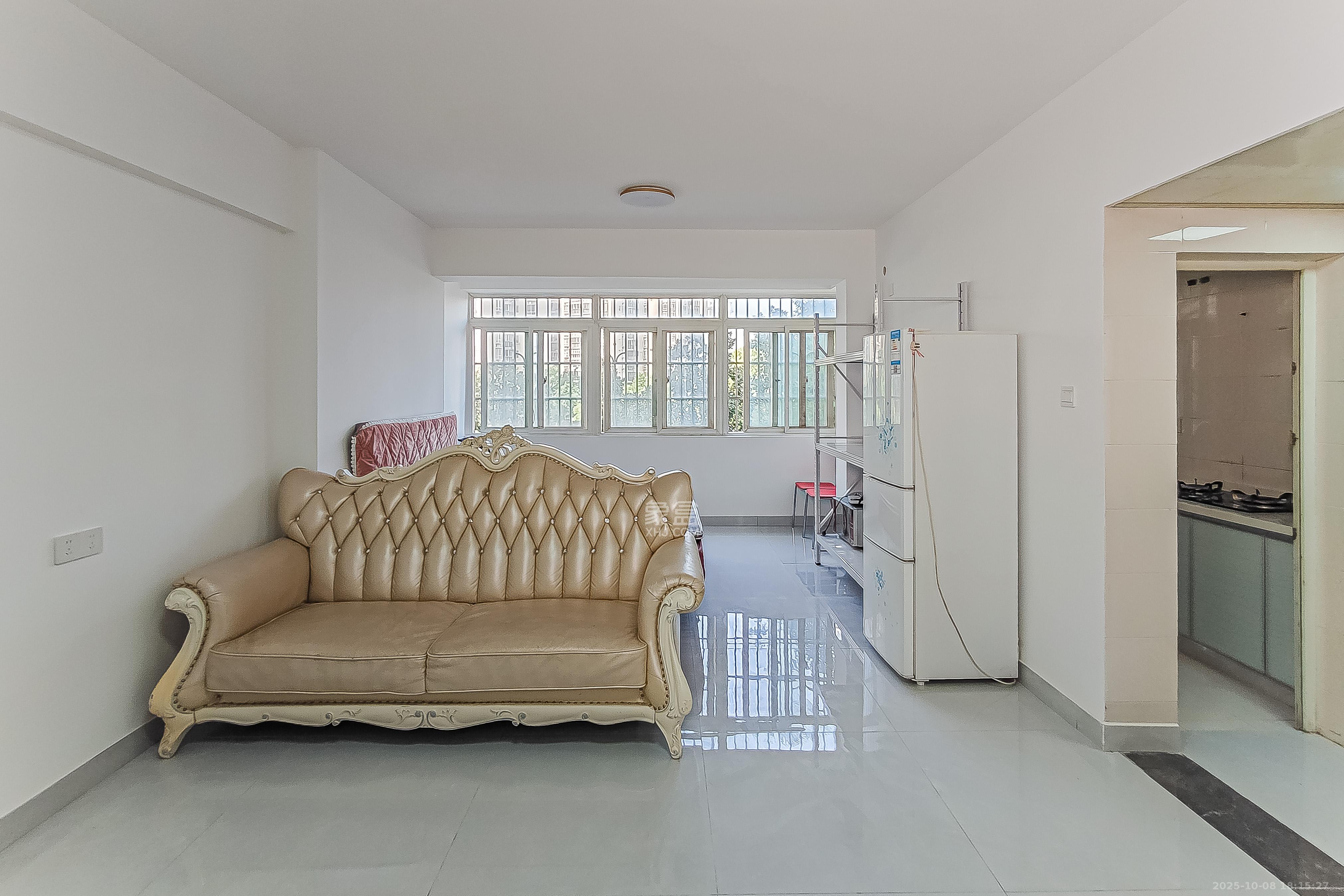 金碧文华 1室1厅1卫 30.50万 金碧文华 1室1厅1卫 30.50万客厅