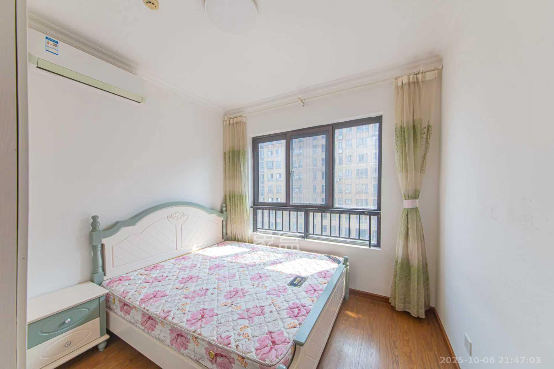 中信凯旋蓝岸(中信新城三期) 3室2厅1卫 2100.0元/月 中信凯旋蓝岸(中信新城三期) 3室2厅1卫 2100.0元/月室内图