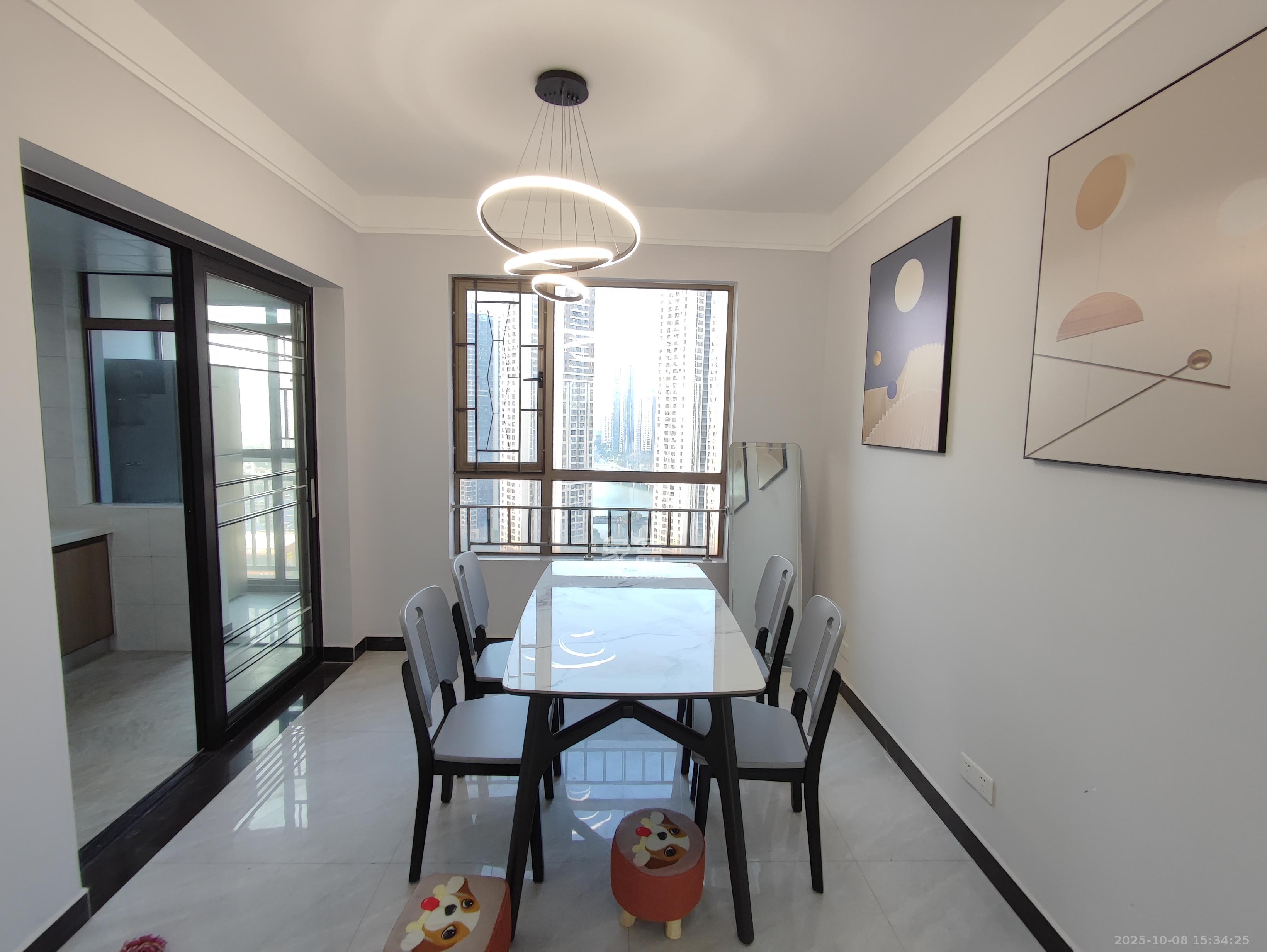 世茂铂翠湾一期 4室2厅1卫 3680.0元/月 世茂铂翠湾一期 4室2厅1卫 3680.0元/月室内图