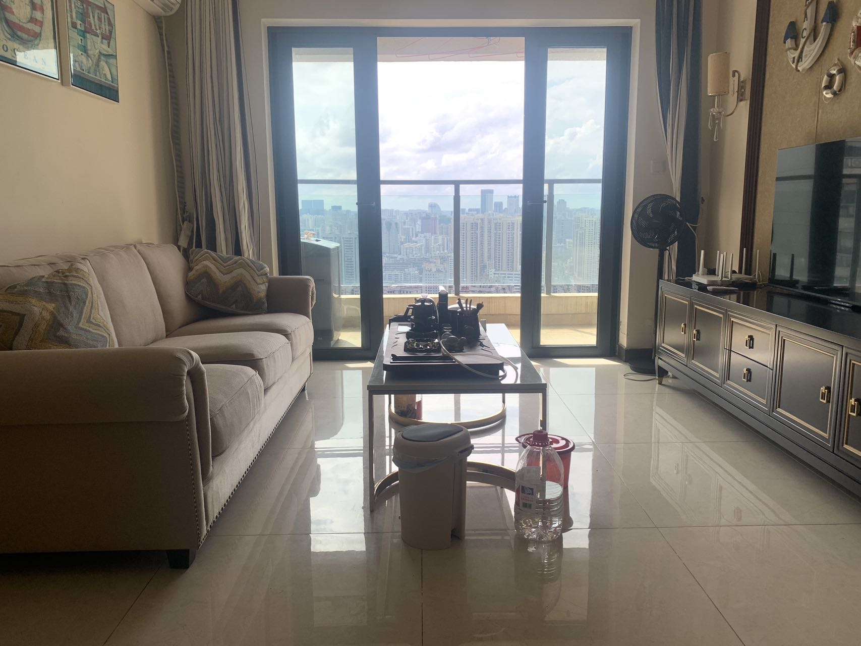 恒大外滩 2室2厅1卫 150.0万 恒大外滩 2室2厅1卫 150.0万客厅