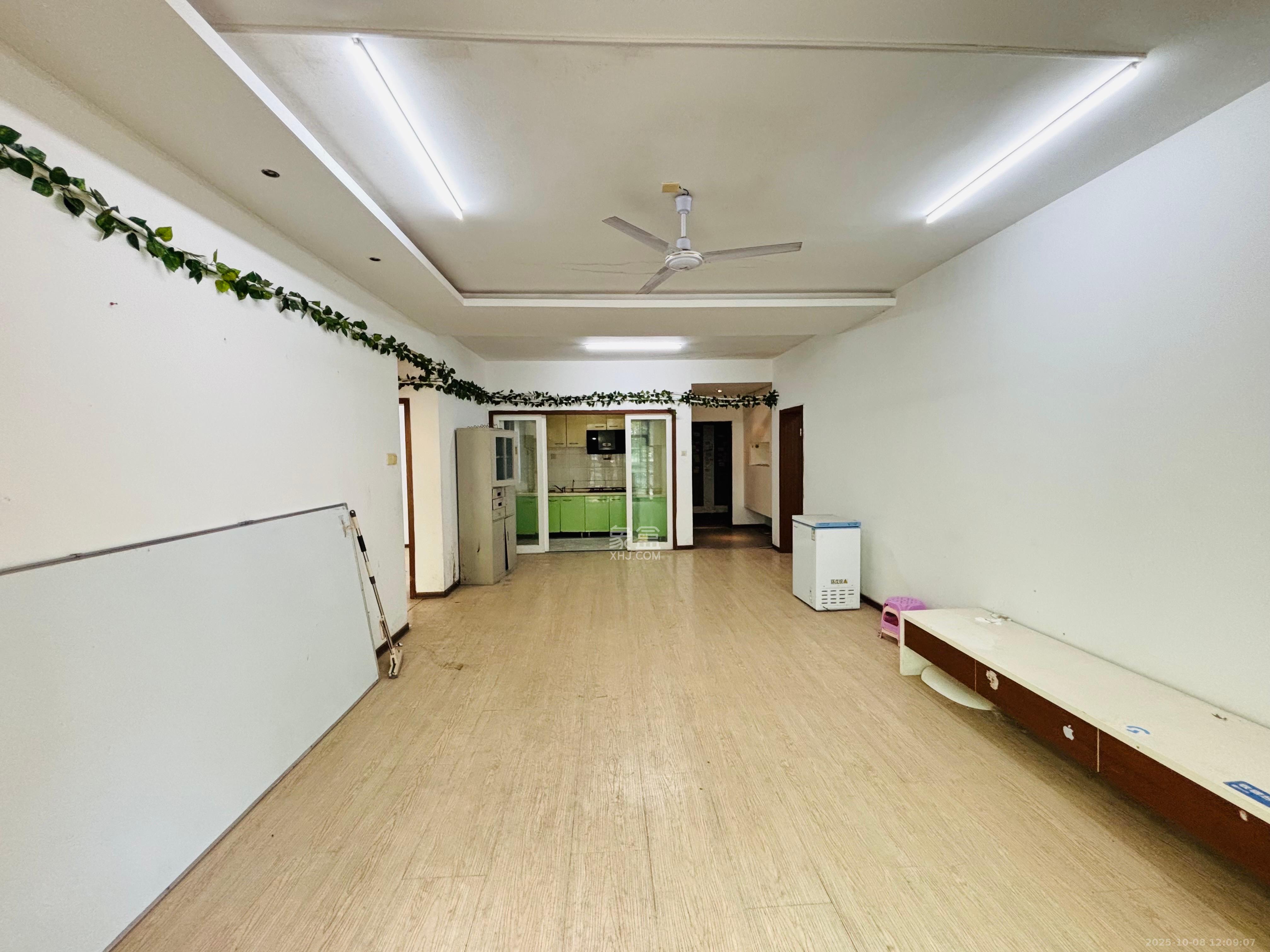 仁和香堤雅境  3室2厅2卫    2500.0元/月 仁和香堤雅境  3室2厅2卫    2500.0元/月室内图