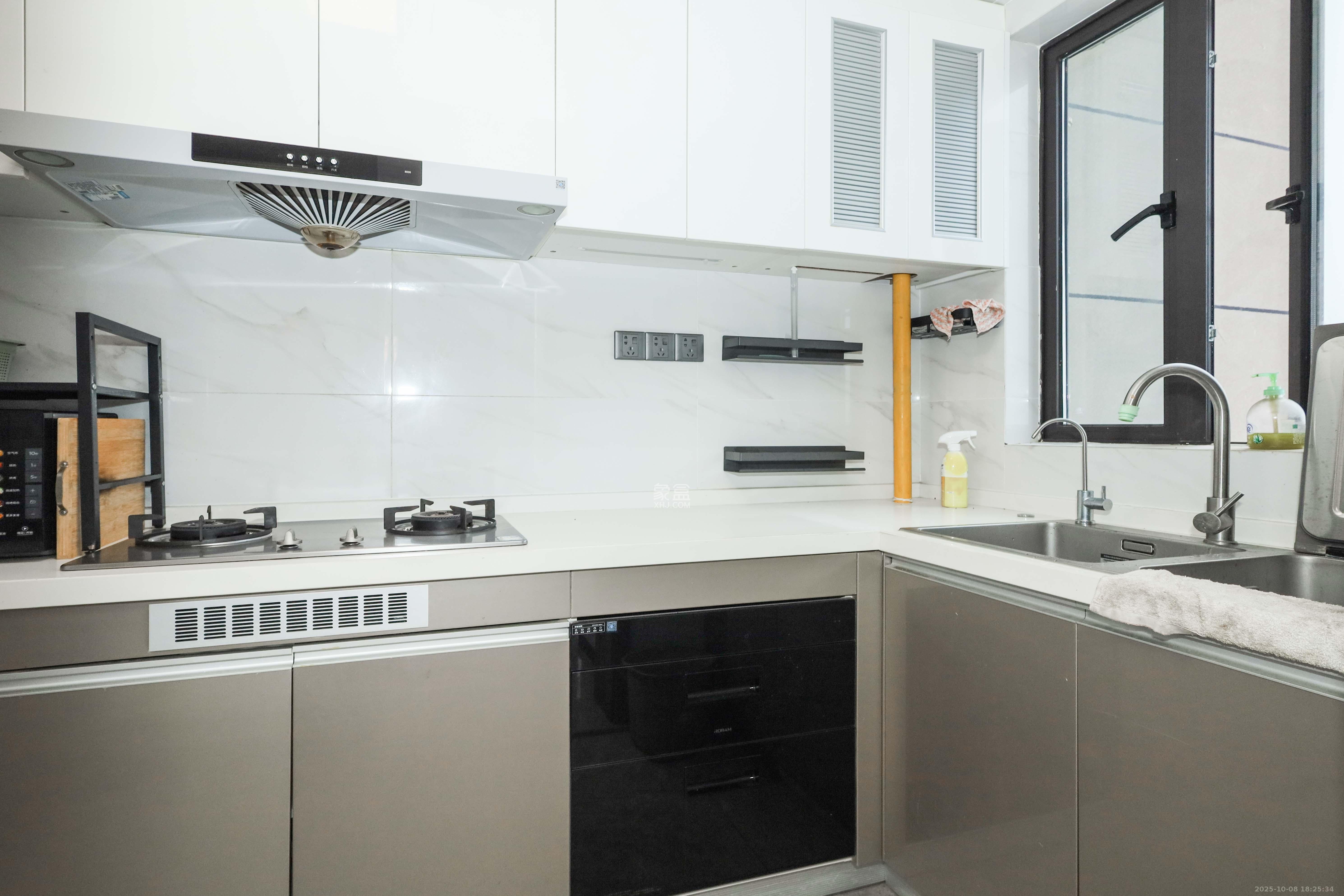 招商华发依云曦城 4室2厅2卫 150.0万 招商华发依云曦城 4室2厅2卫 150.0万厨房