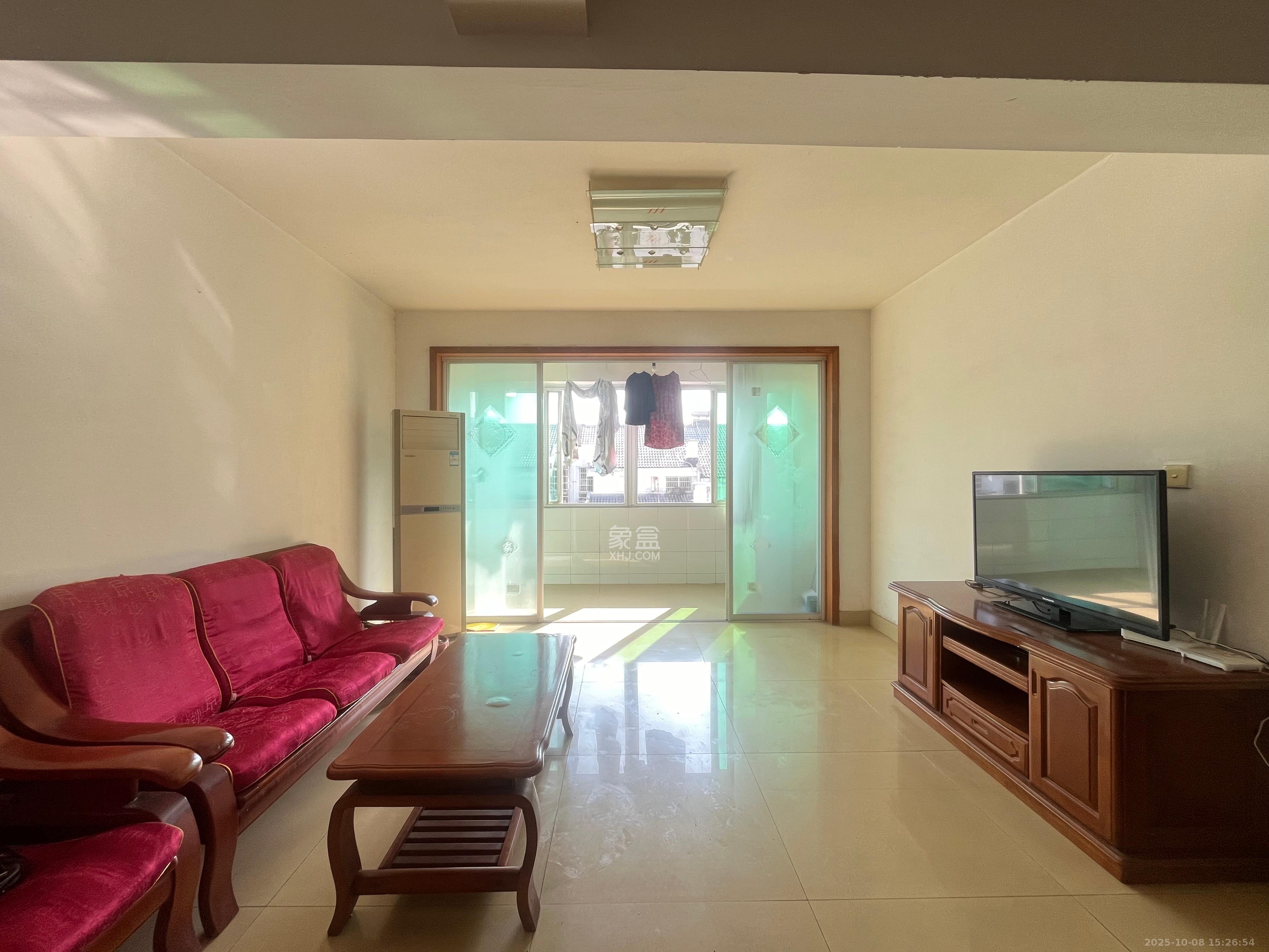 恩瑞麓山名园(龙王港小区)  2室2厅1卫    1700.0元/月 恩瑞麓山名园(龙王港小区)  2室2厅1卫    1700.0元/月