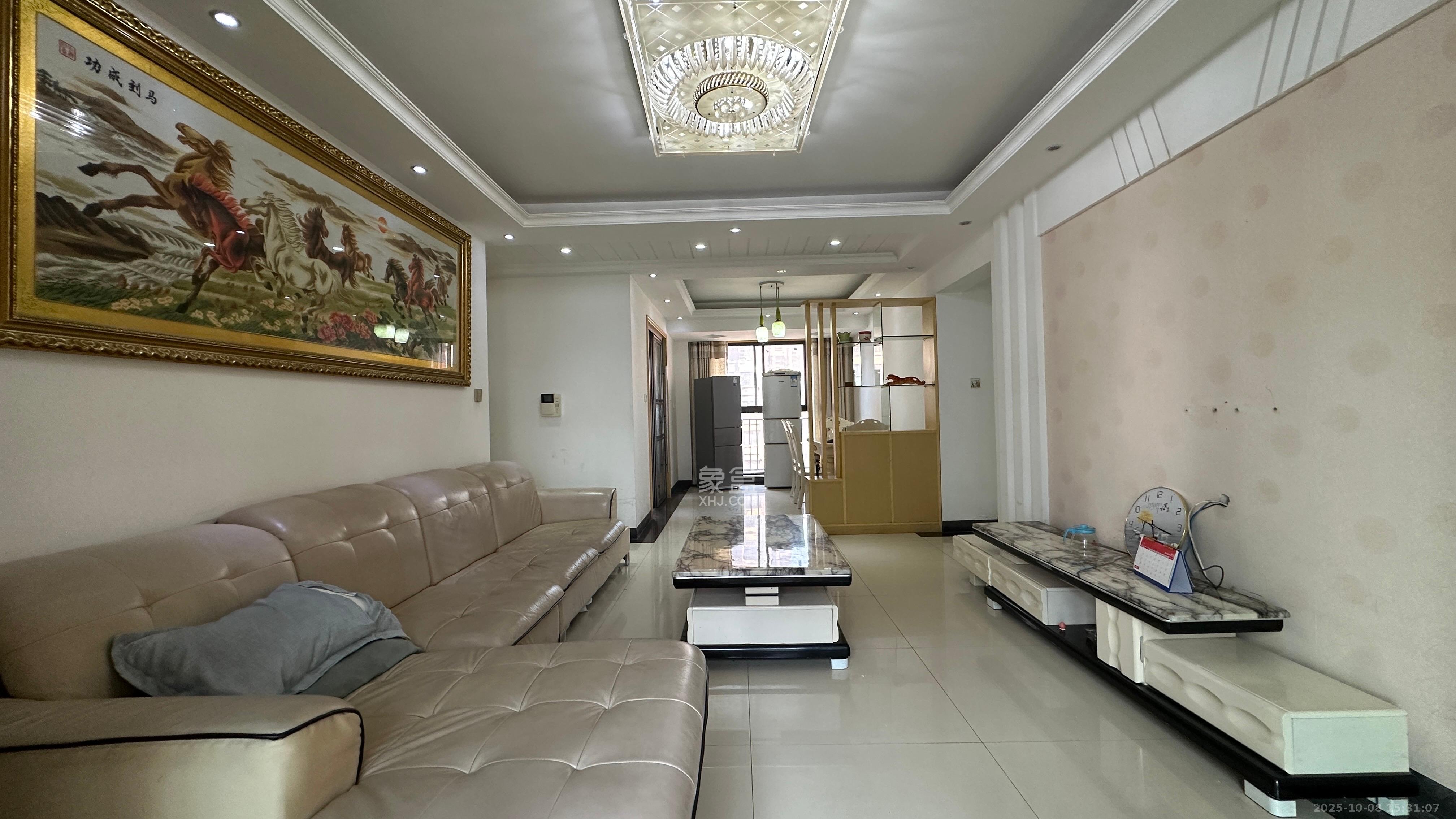 新城国际花都  3室2厅2卫    1800.0元/月