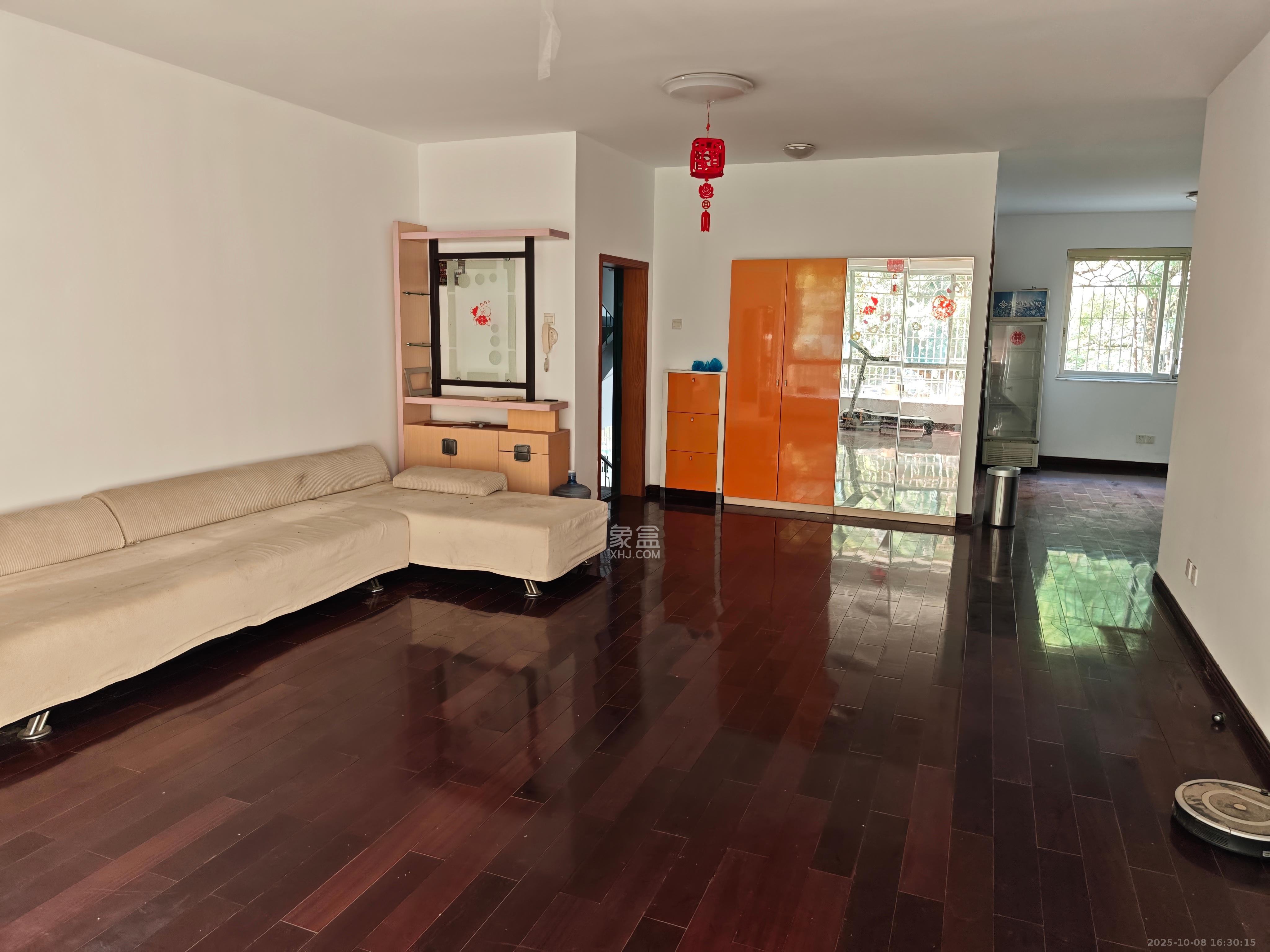 湘卫花苑  4室2厅2卫    2900.0元/月