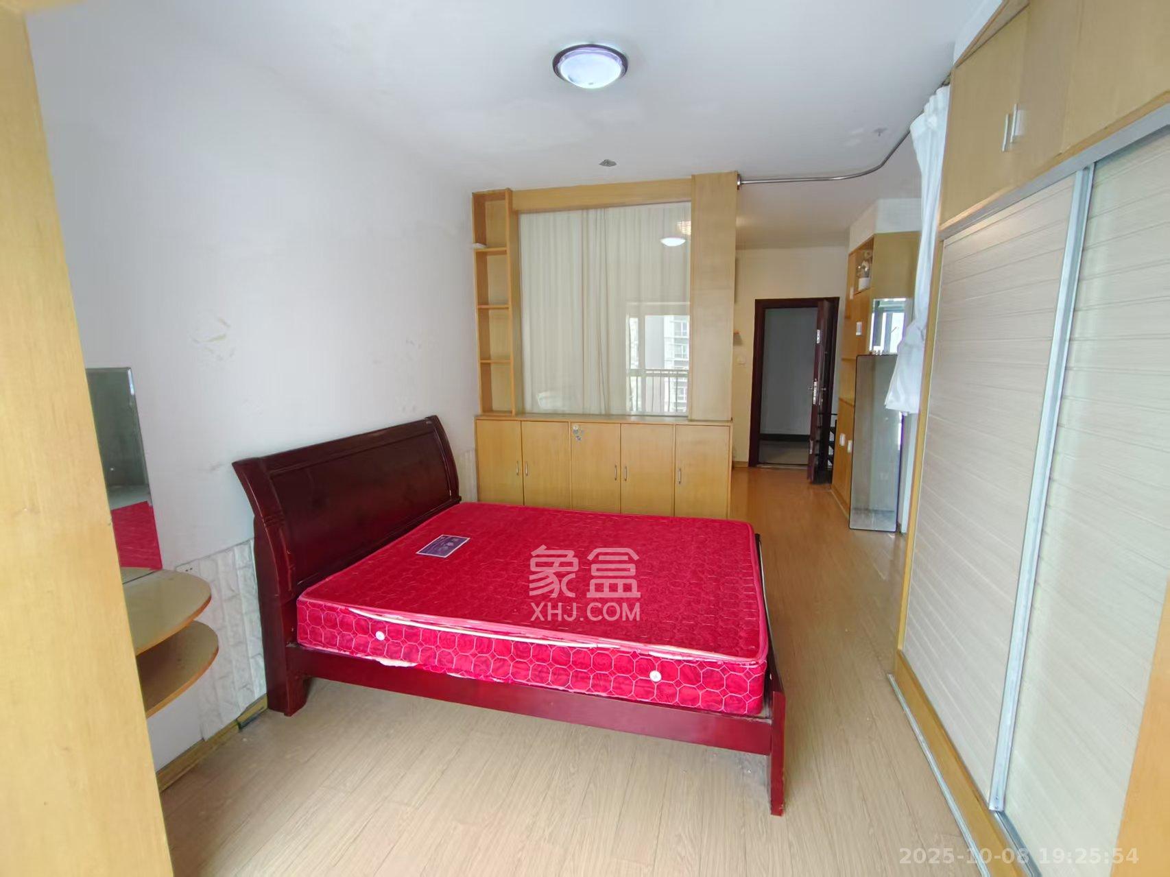 左岸右岸  1室1厅1卫    1600.0元/月室内图