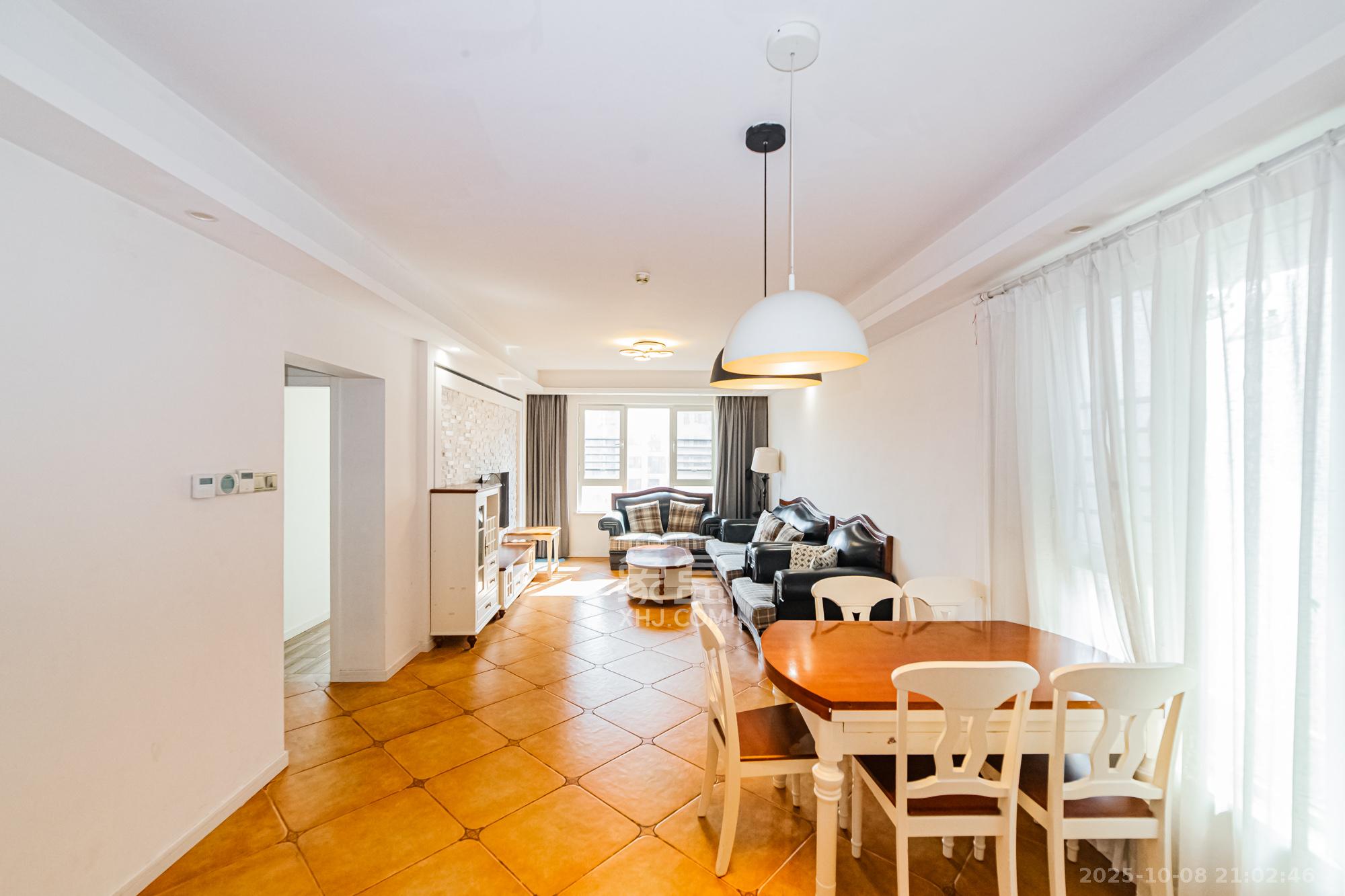 北辰三角洲B2E2区  3室2厅1卫    135.0万 北辰三角洲B2E2区  3室2厅1卫    135.0万客厅