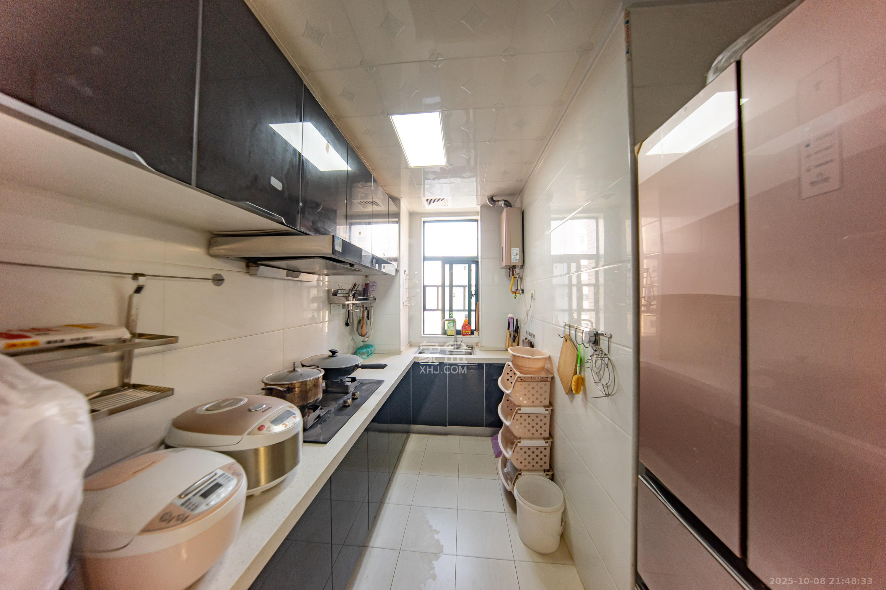 洋湖时代  3室2厅1卫    80.0万厨房