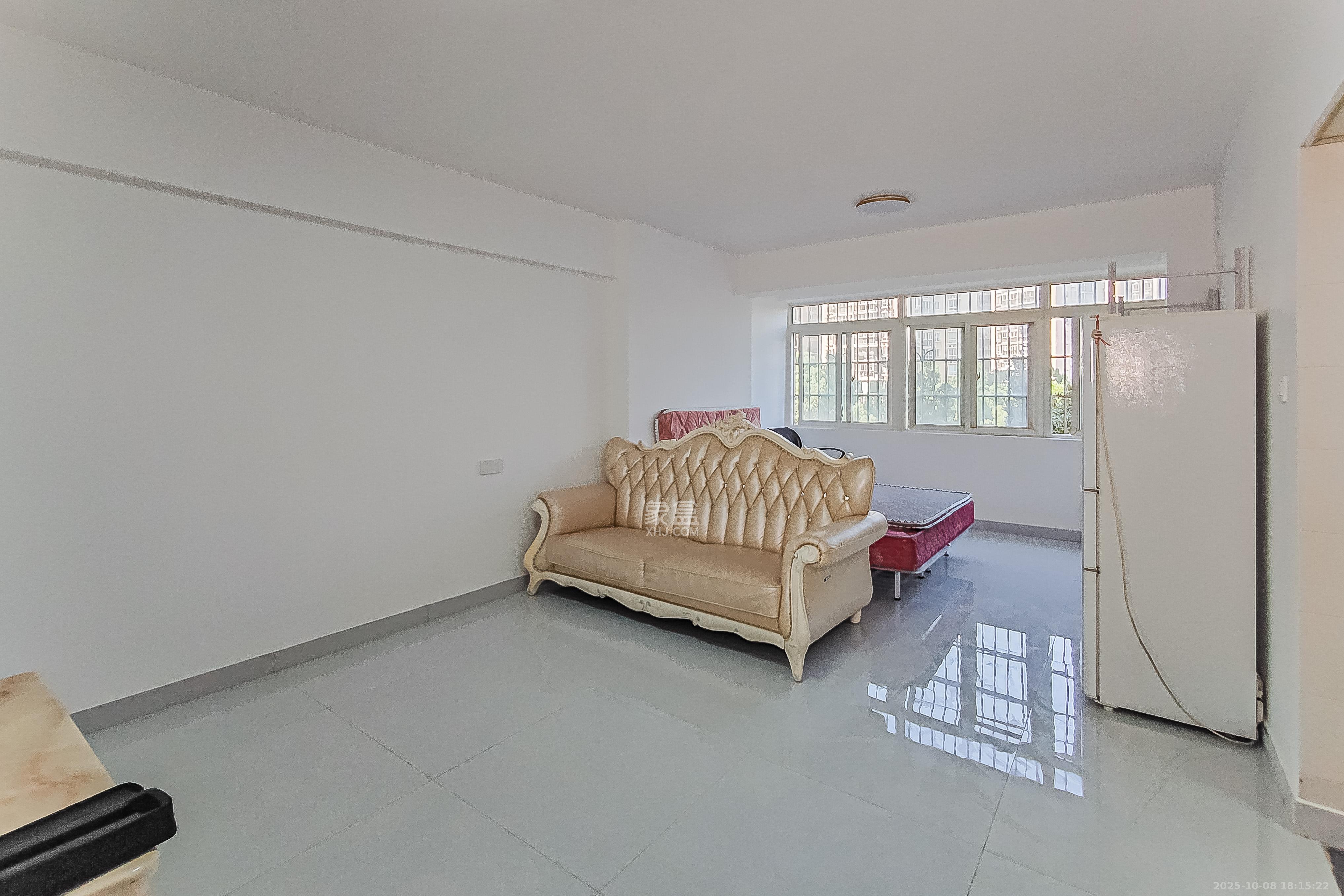 金碧文华 1室1厅1卫 30.50万 金碧文华 1室1厅1卫 30.50万客厅