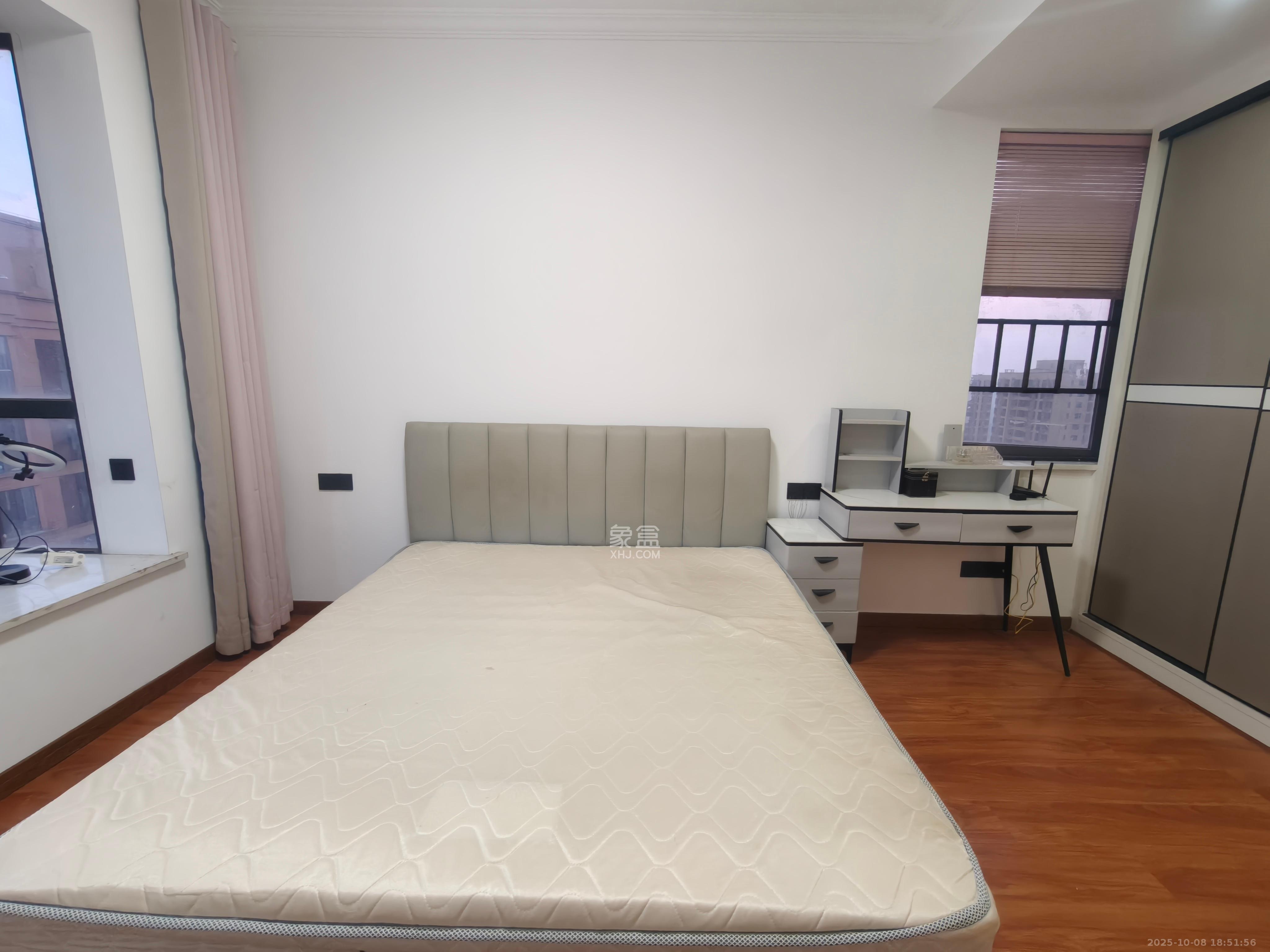 紫华郡 3室2厅1卫 2100.0元/月 紫华郡 3室2厅1卫 2100.0元/月室内图