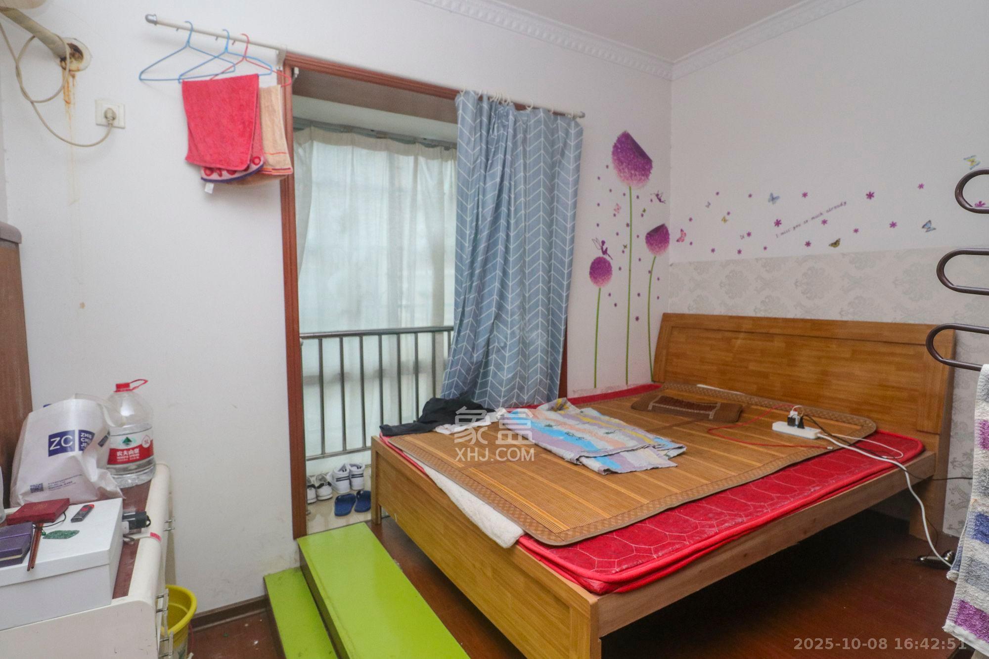 新雅园 6室2厅1卫 3400.0元/月 新雅园 6室2厅1卫 3400.0元/月室内图