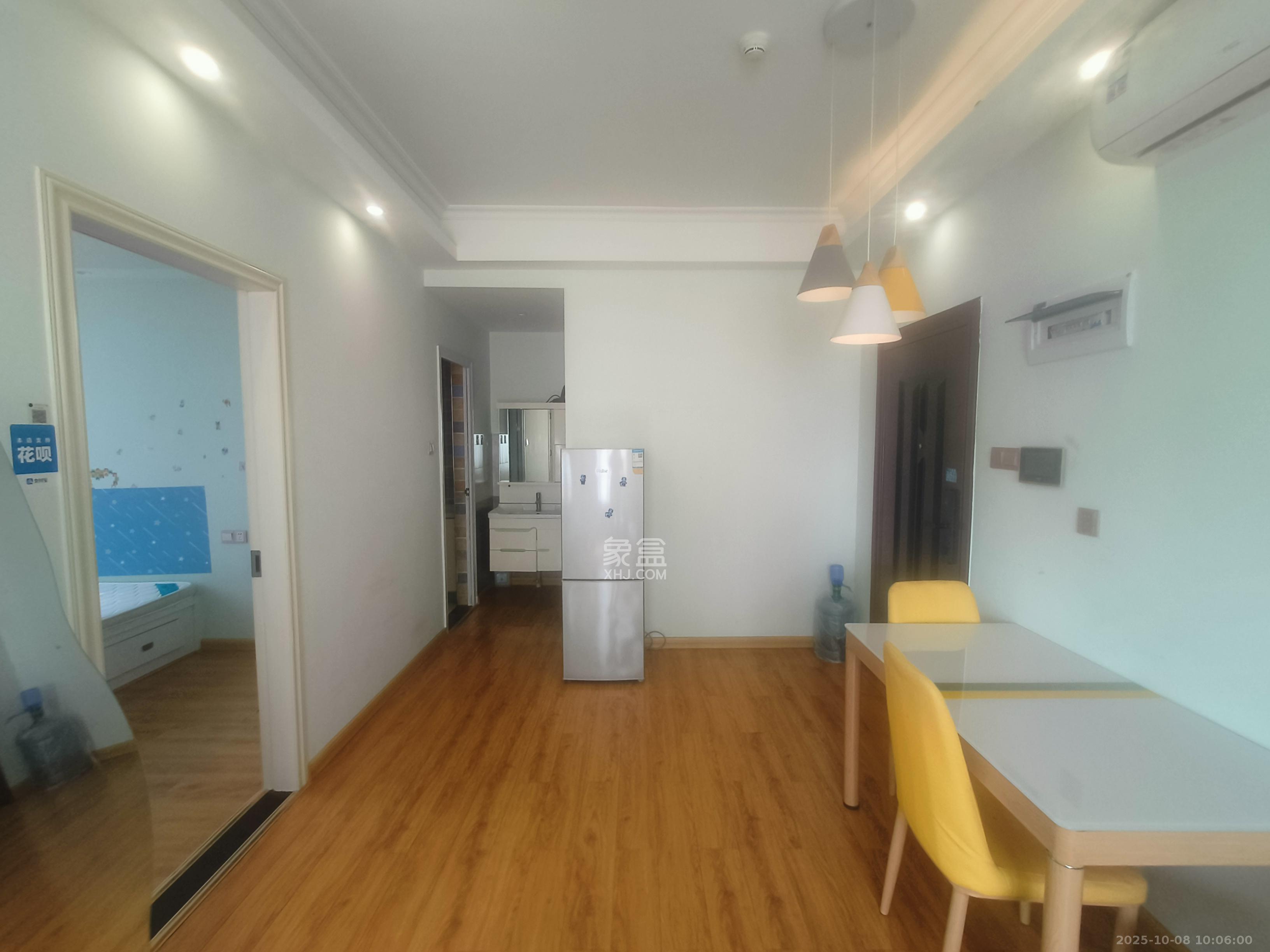 半山公馆（半山国际中心）  1室2厅1卫    2500.0元/月室内图