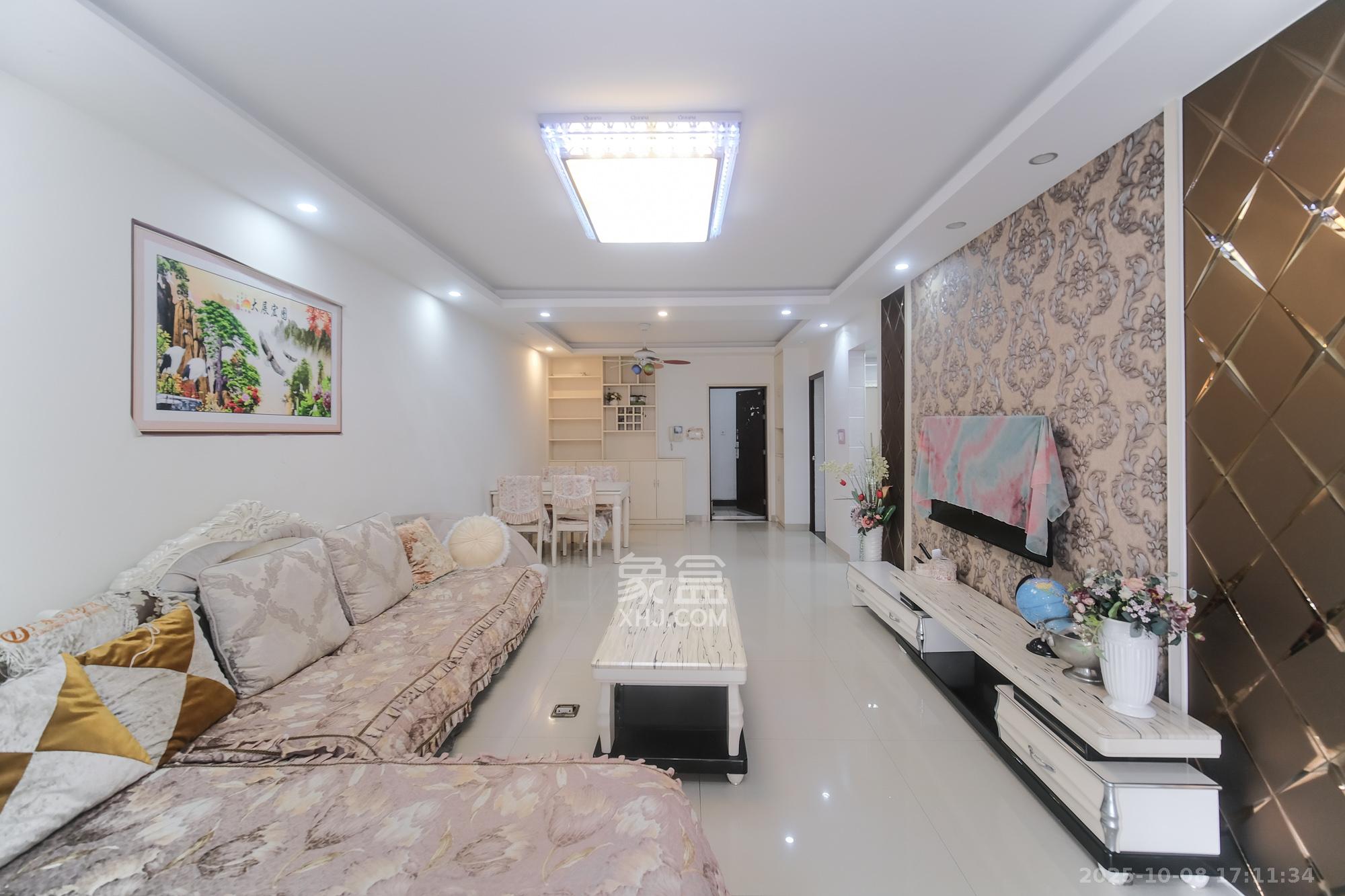 三一街区  2室2厅1卫    52.8万 三一街区  2室2厅1卫    52.8万客厅