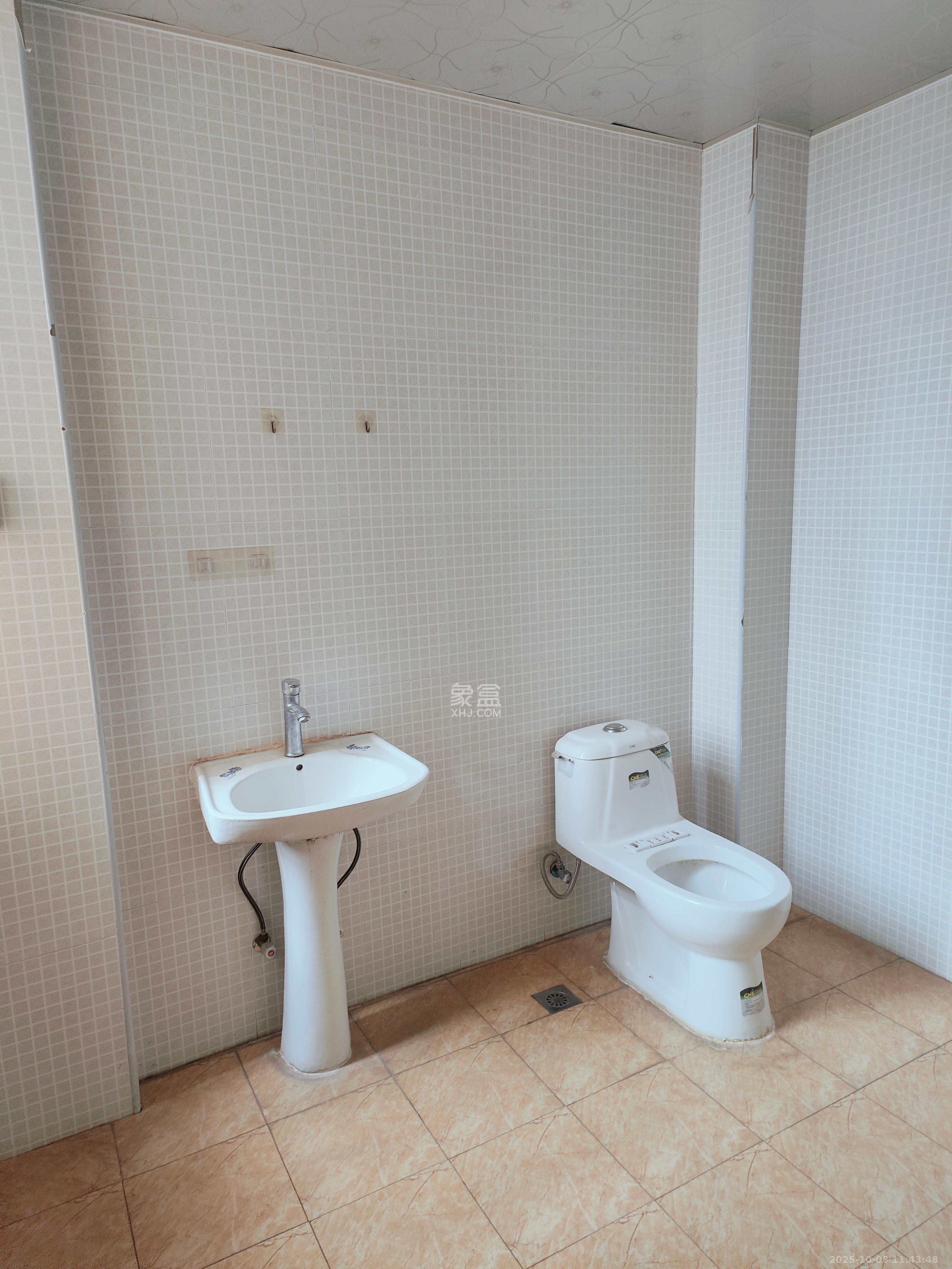 先锋新宇 4室2厅2卫 2500.0元/月 先锋新宇 4室2厅2卫 2500.0元/月室内图