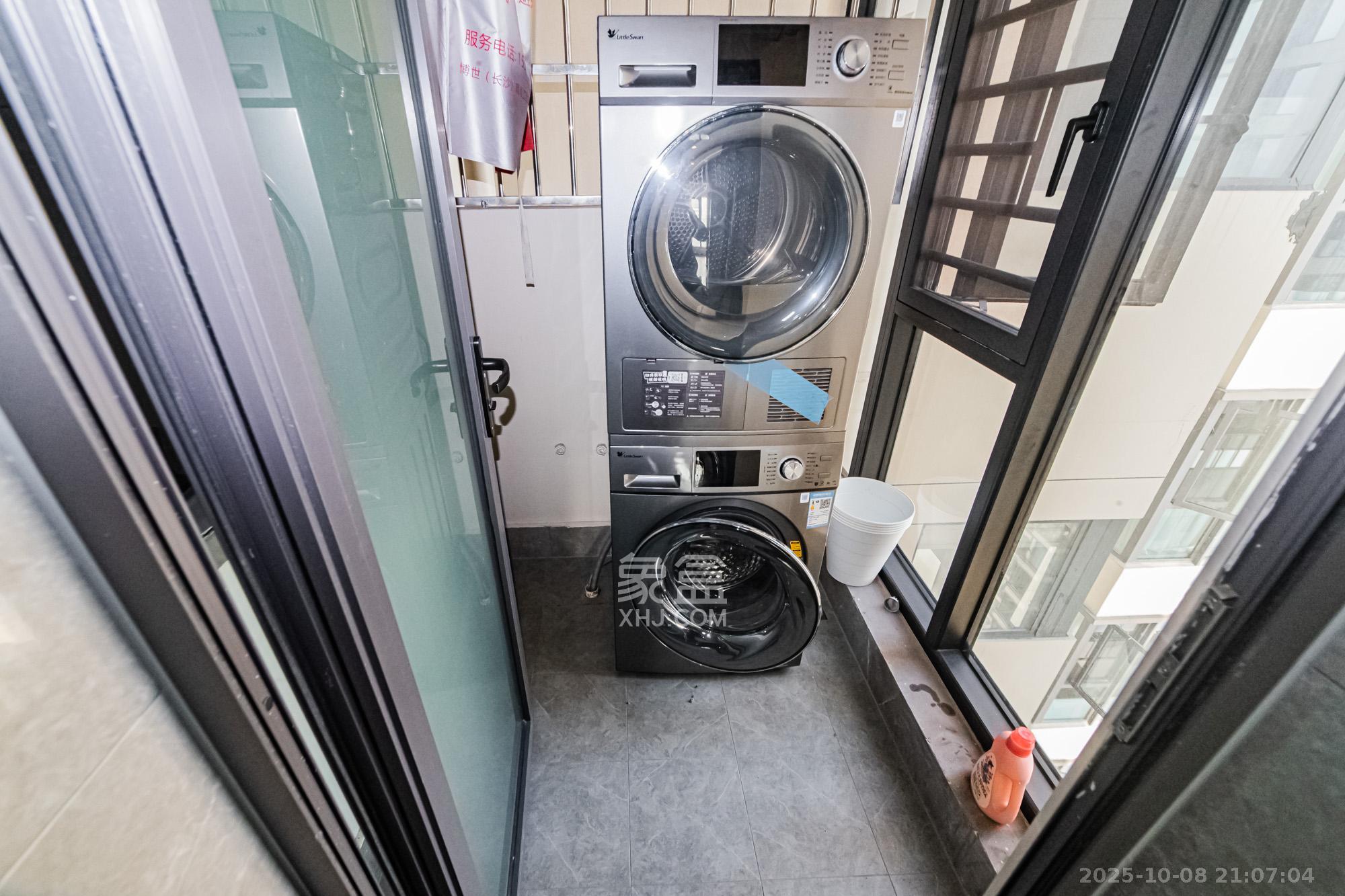 北辰瀚江府  3室2厅2卫    290.0万阳台