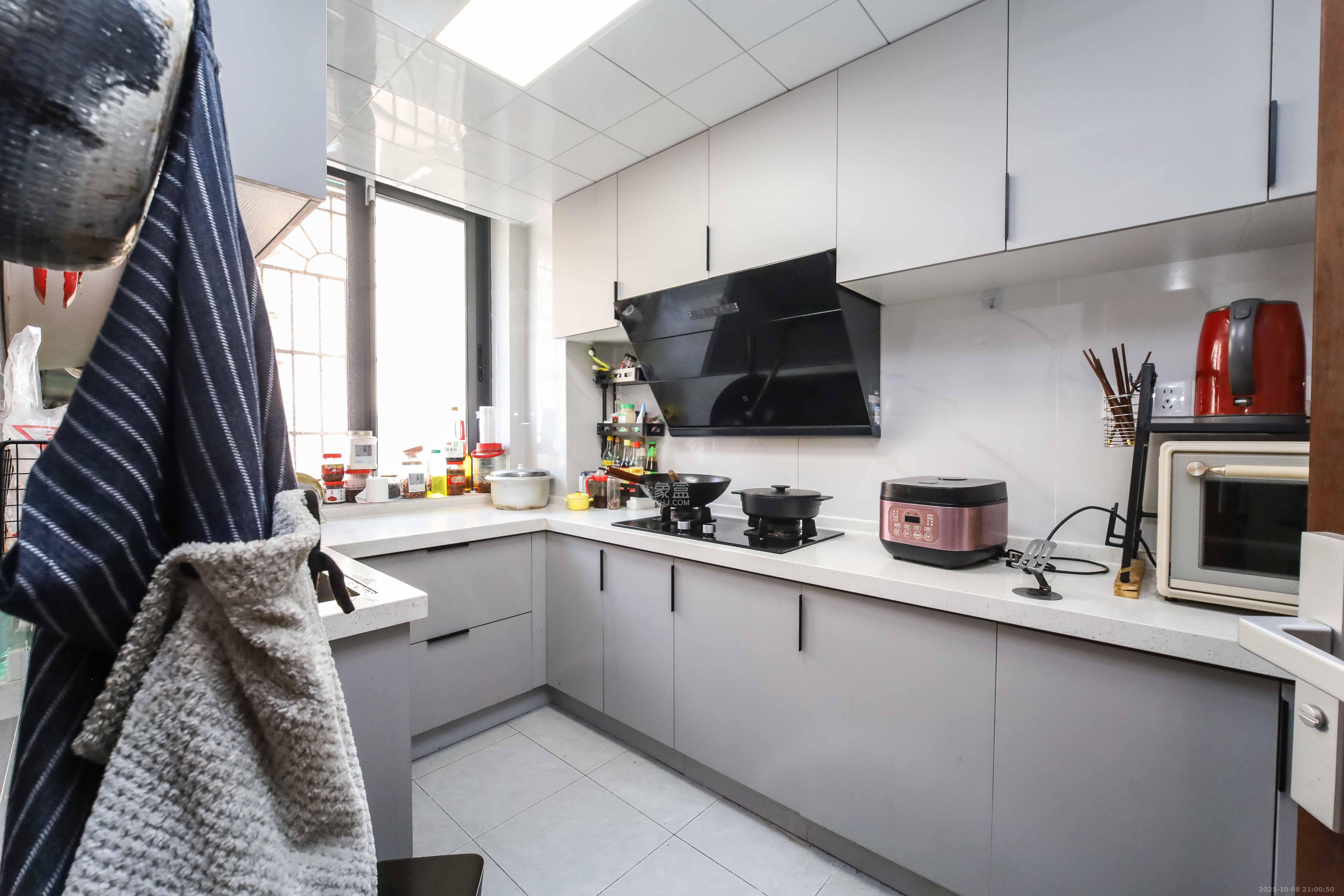 安泰新村  4室2厅2卫    95.0万厨房