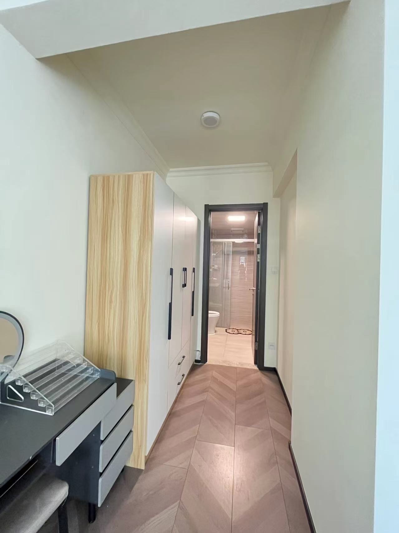 华耀碧桂园十里江湾誉峯 3室2厅2卫 2200.0元/月 华耀碧桂园十里江湾誉峯 3室2厅2卫 2200.0元/月室内图