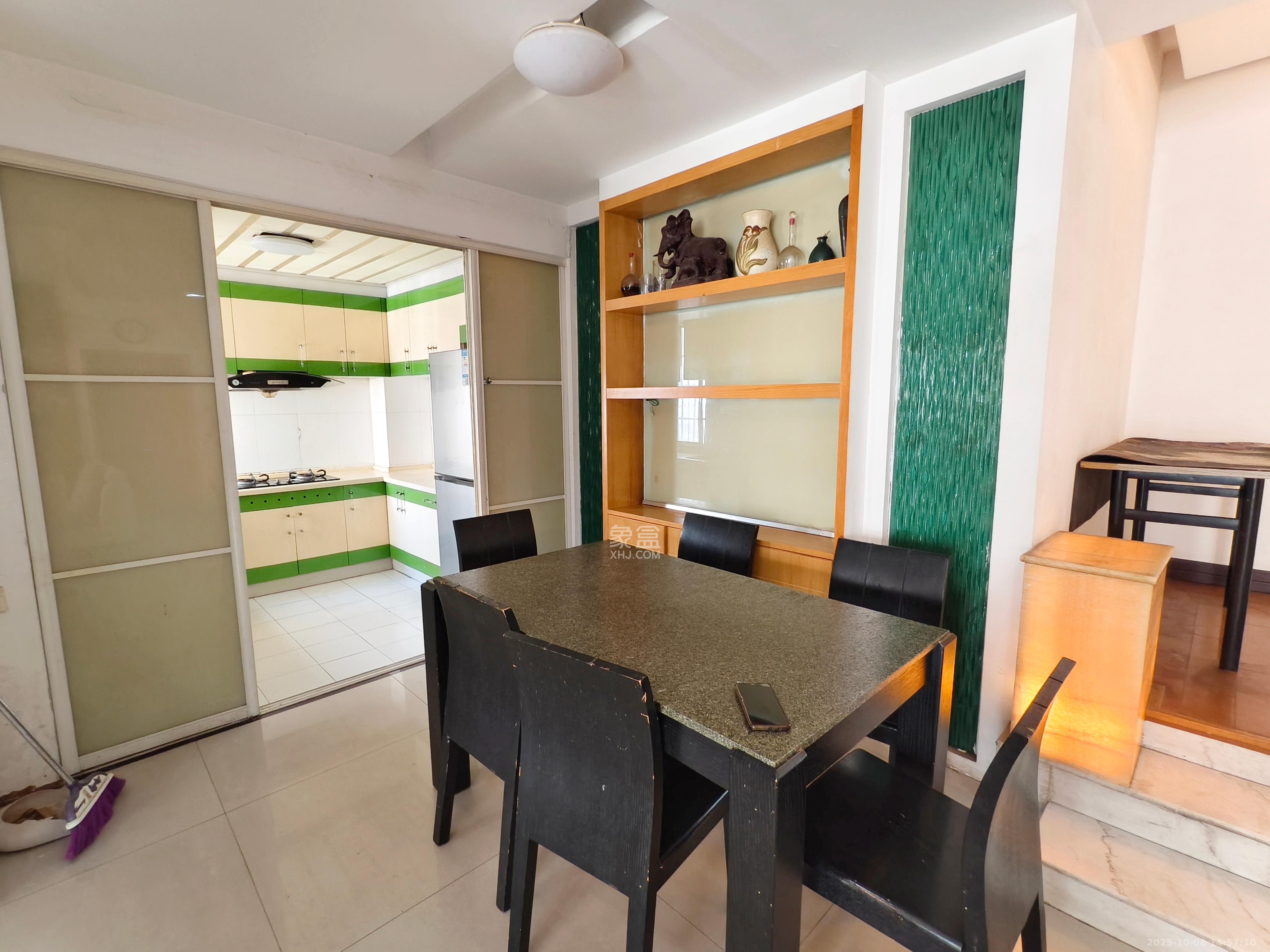 星语林名园 4室2厅2卫 2400.0元/月 星语林名园 4室2厅2卫 2400.0元/月室内图