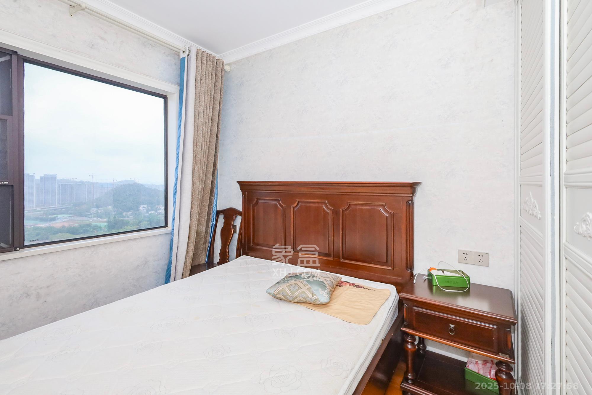 钰龙天下二期（钰龙佳园）  5室2厅2卫    292.0万卧室