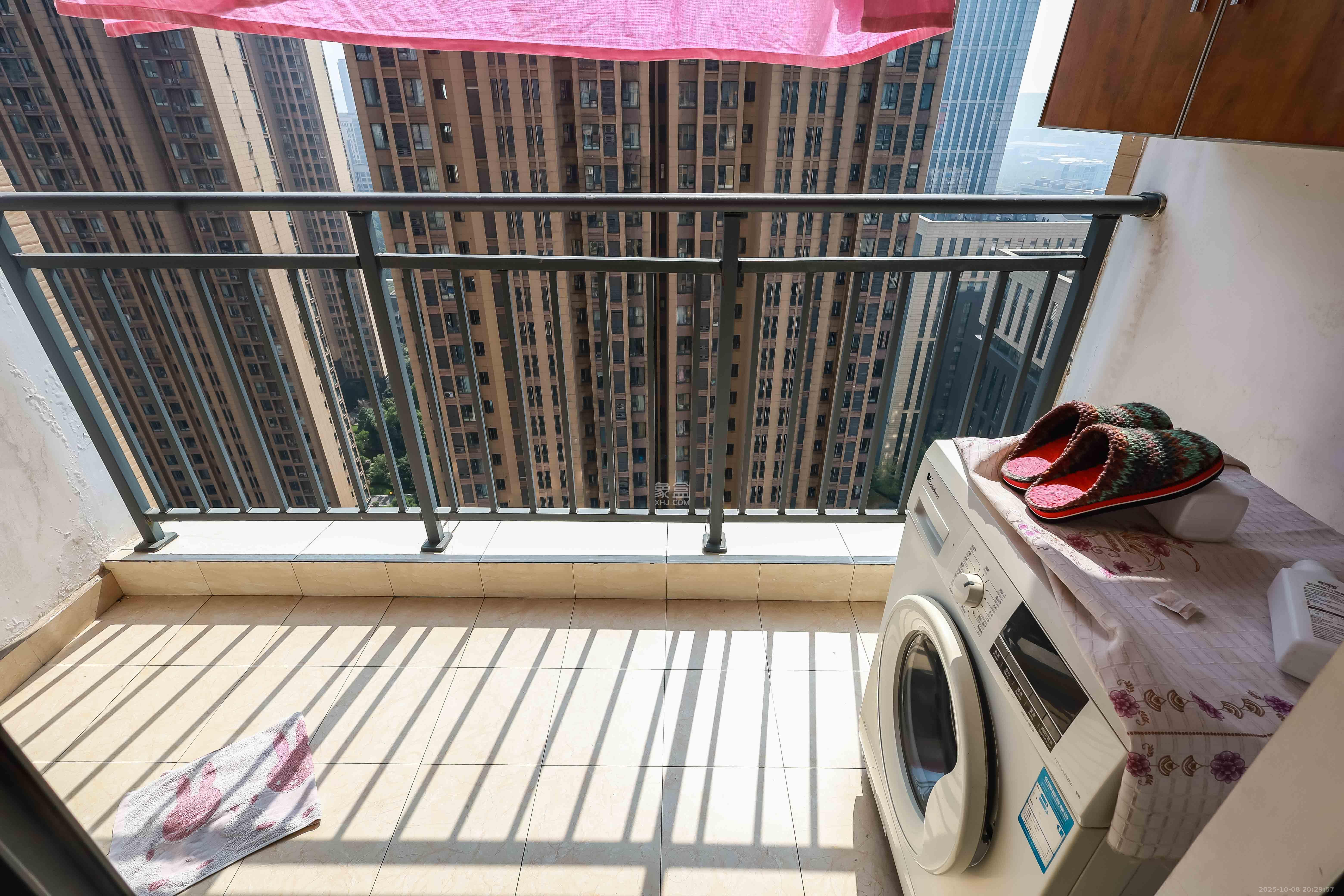 荣盛花语馨苑  3室2厅1卫    58.0万阳台