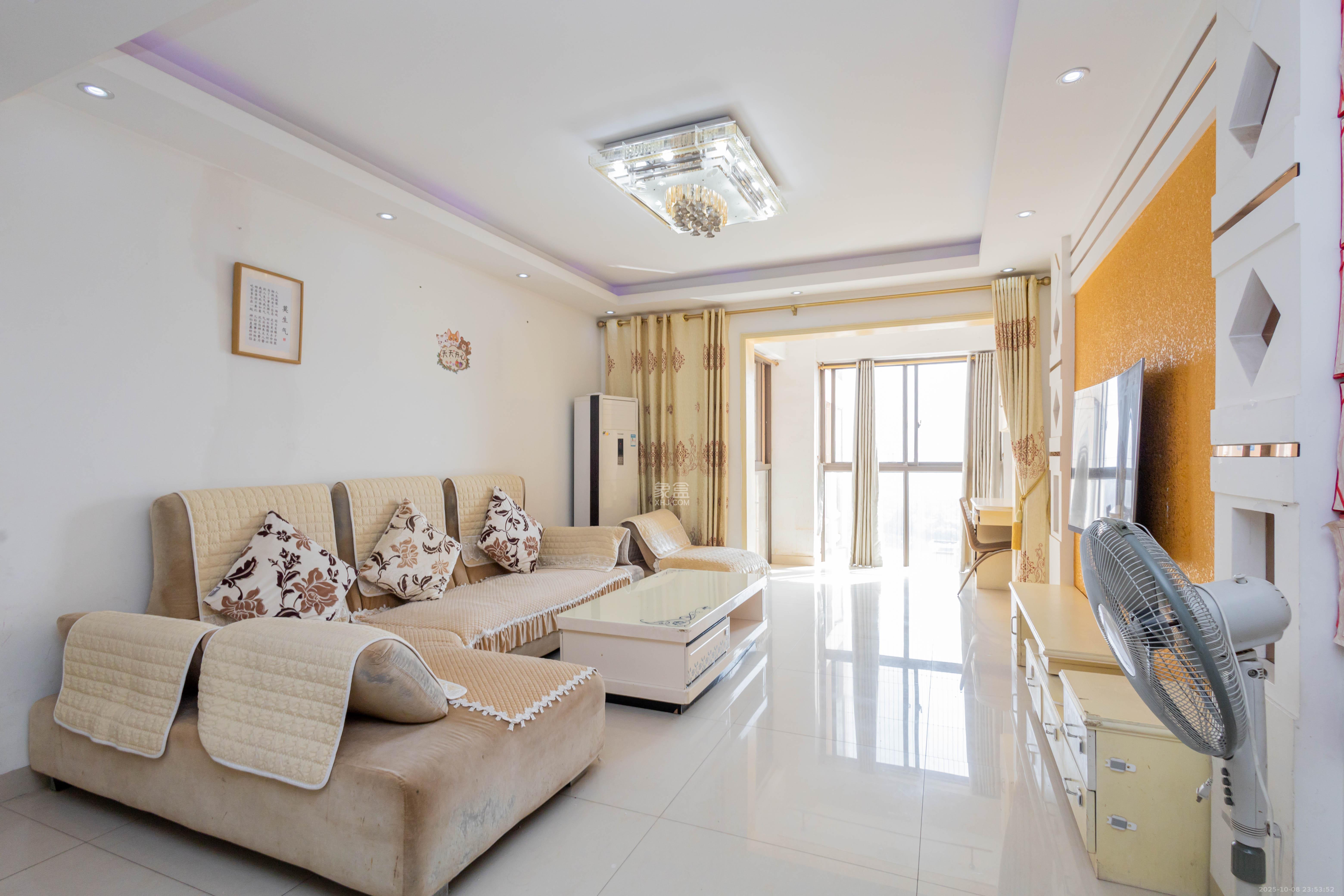 旭辉华庭 3室2厅2卫 69.8万 旭辉华庭 3室2厅2卫 69.8万客厅