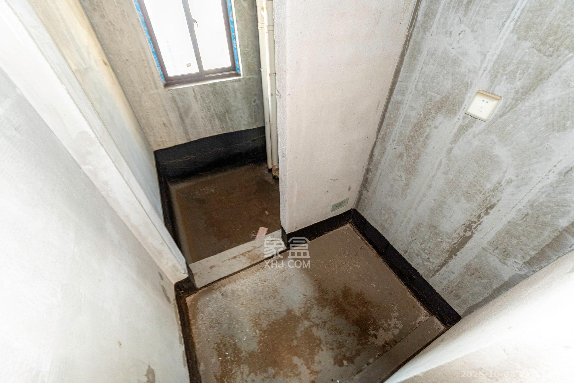 东方美地  4室2厅2卫    88.0万卫生间