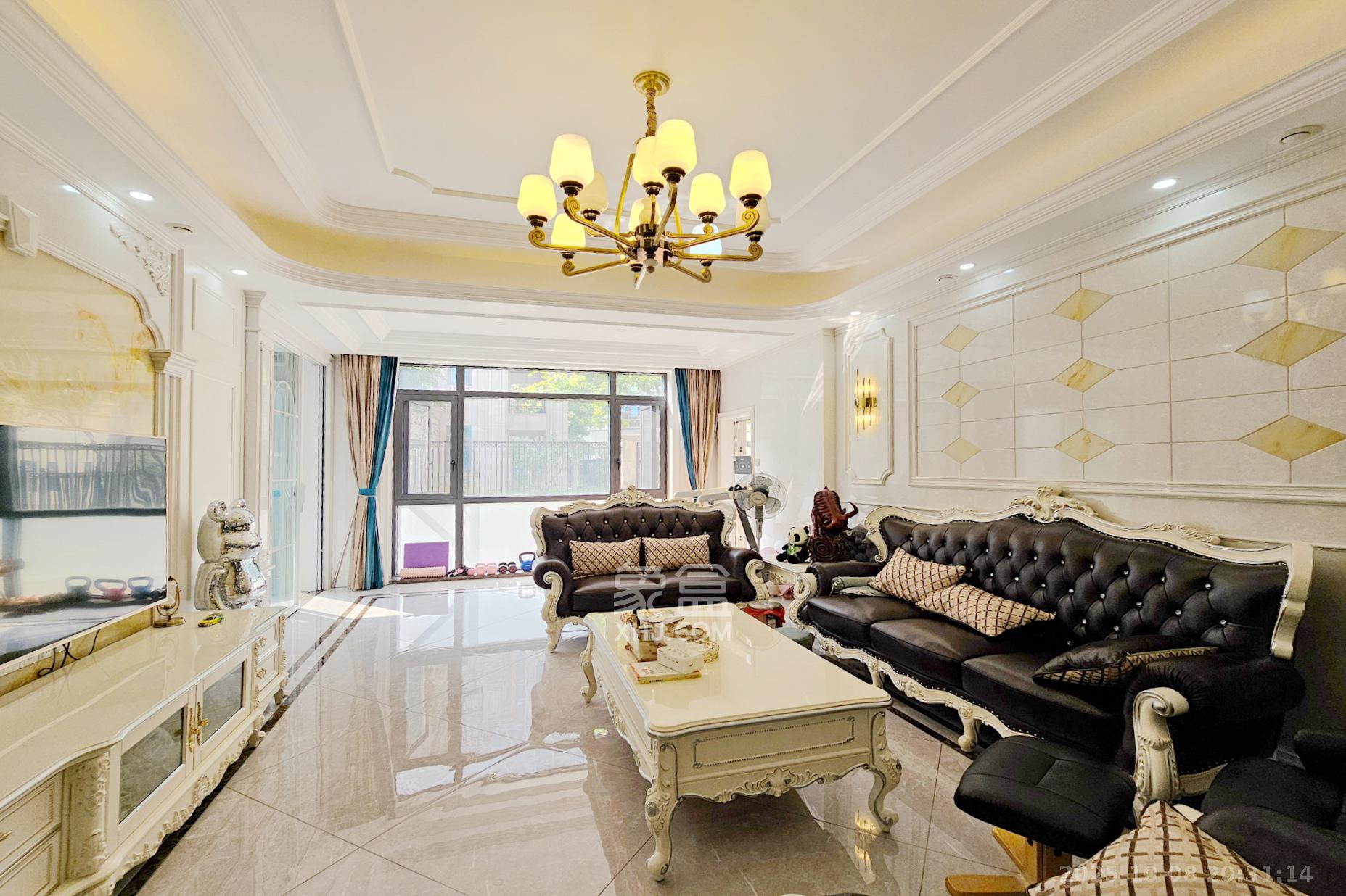 明昇壹城(明昇时代广场)一期 5室2厅2卫 520.0万 明昇壹城(明昇时代广场)一期 5室2厅2卫 520.0万客厅