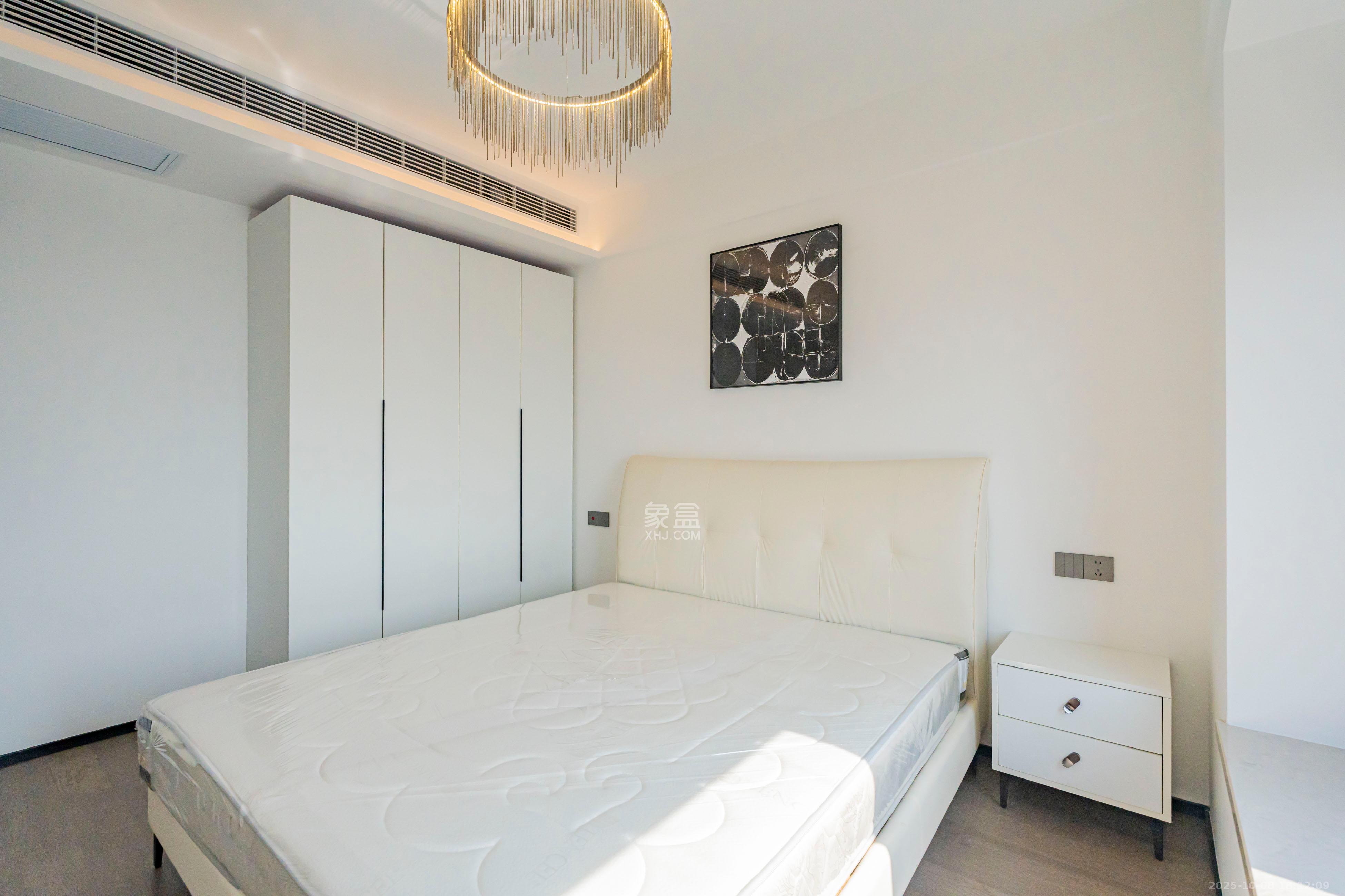 万科半岛国际  3室2厅1卫    130.0万卧室