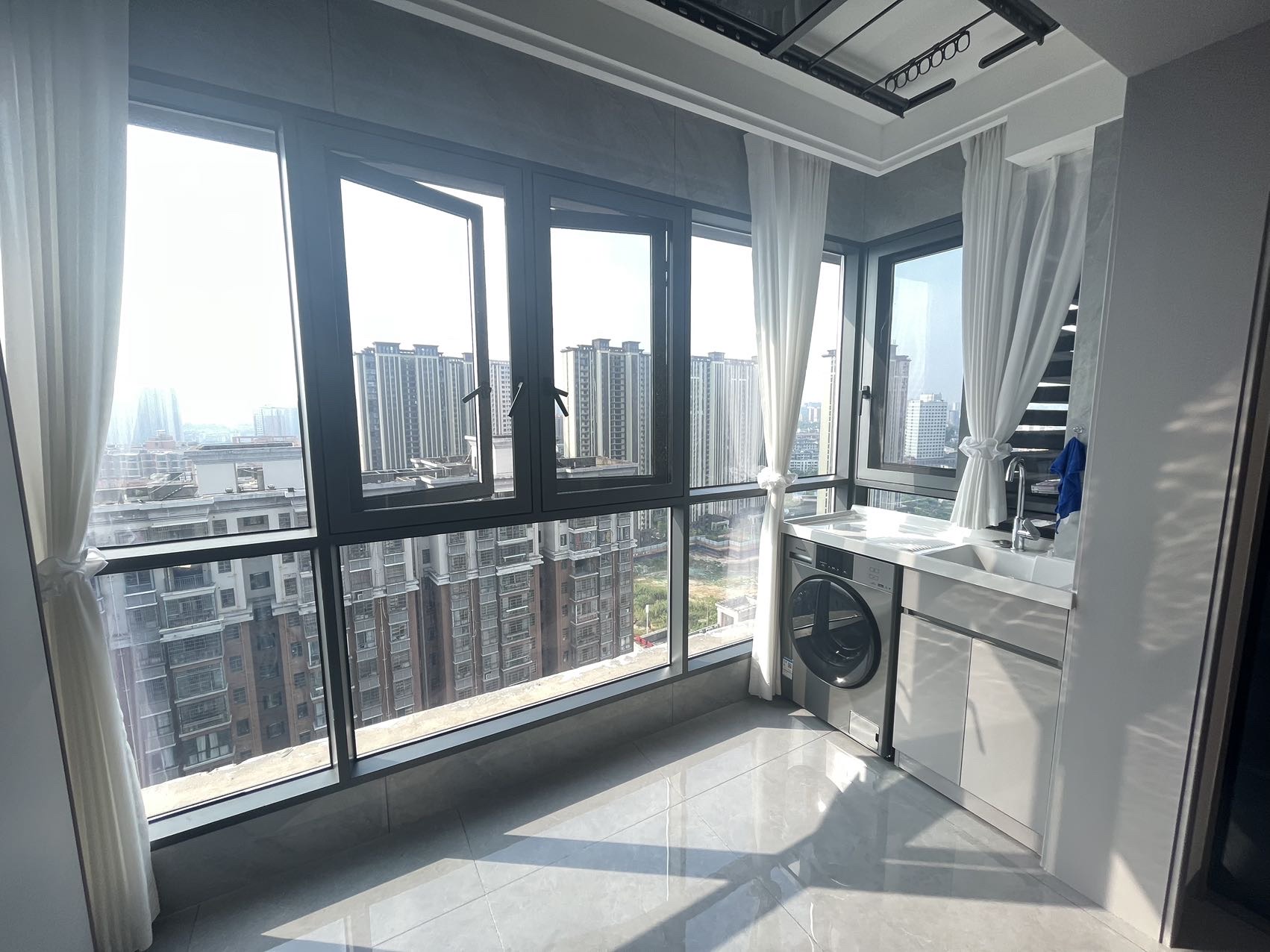 桃花缘 1室2厅1卫 2200.0元/月 桃花缘 1室2厅1卫 2200.0元/月室内图