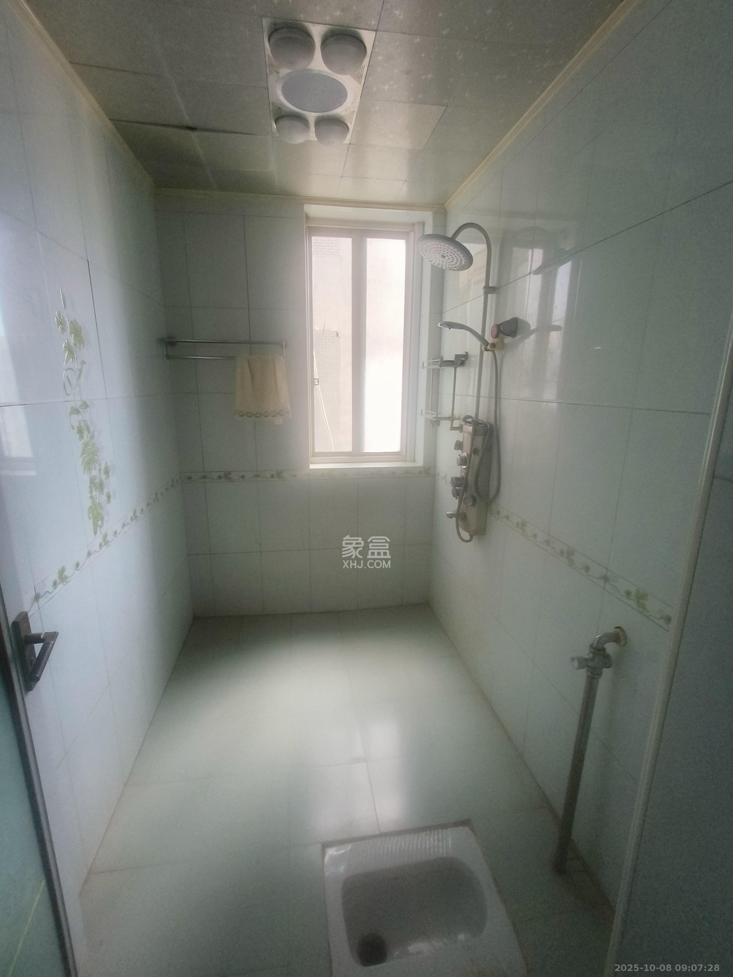 白沙湾嘉园  1室2厅2卫    2700.0元/月室内图