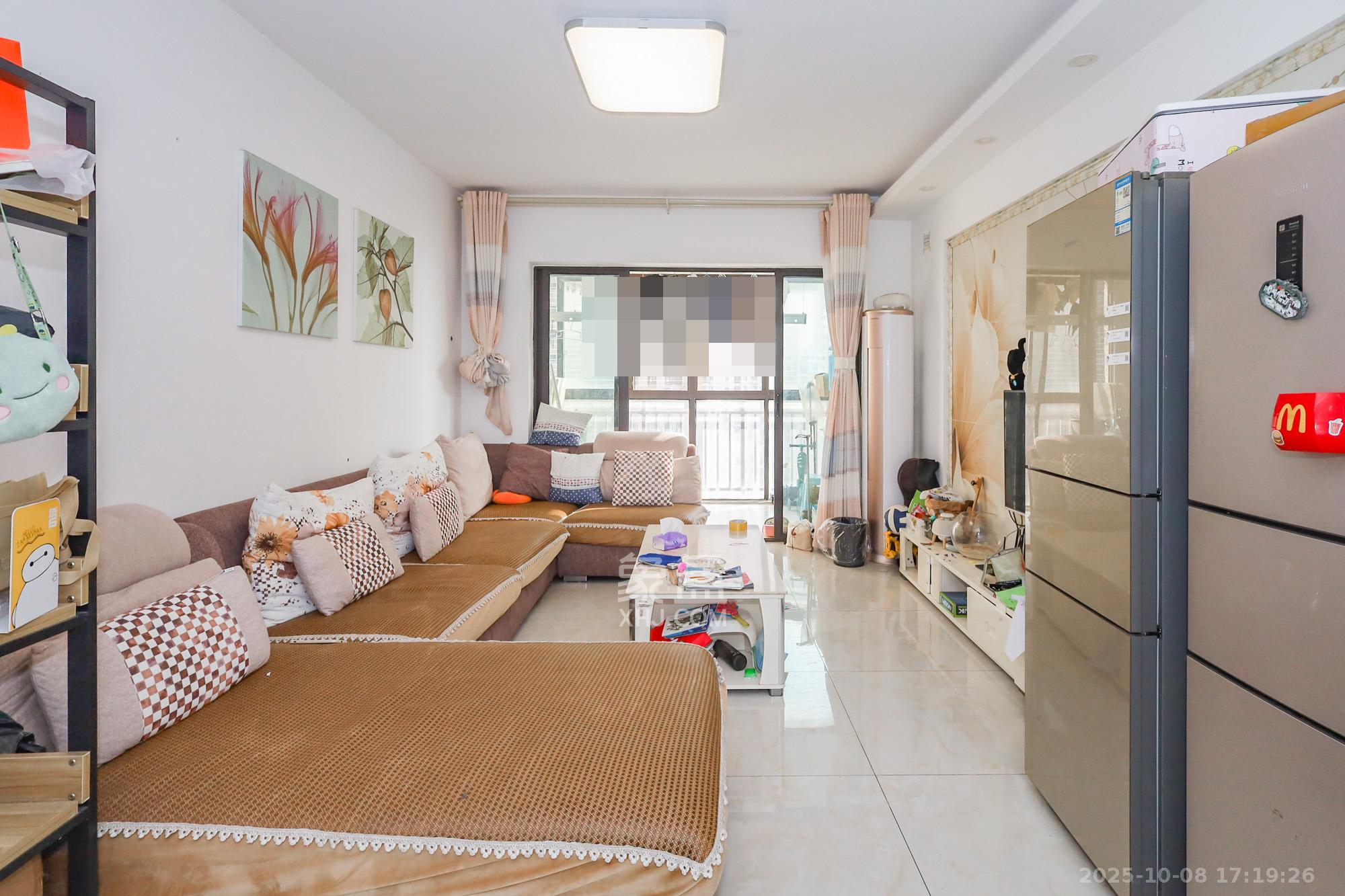 钰龙天下二期(钰龙佳园) 3室2厅2卫 248.0万 钰龙天下二期(钰龙佳园) 3室2厅2卫 248.0万客厅