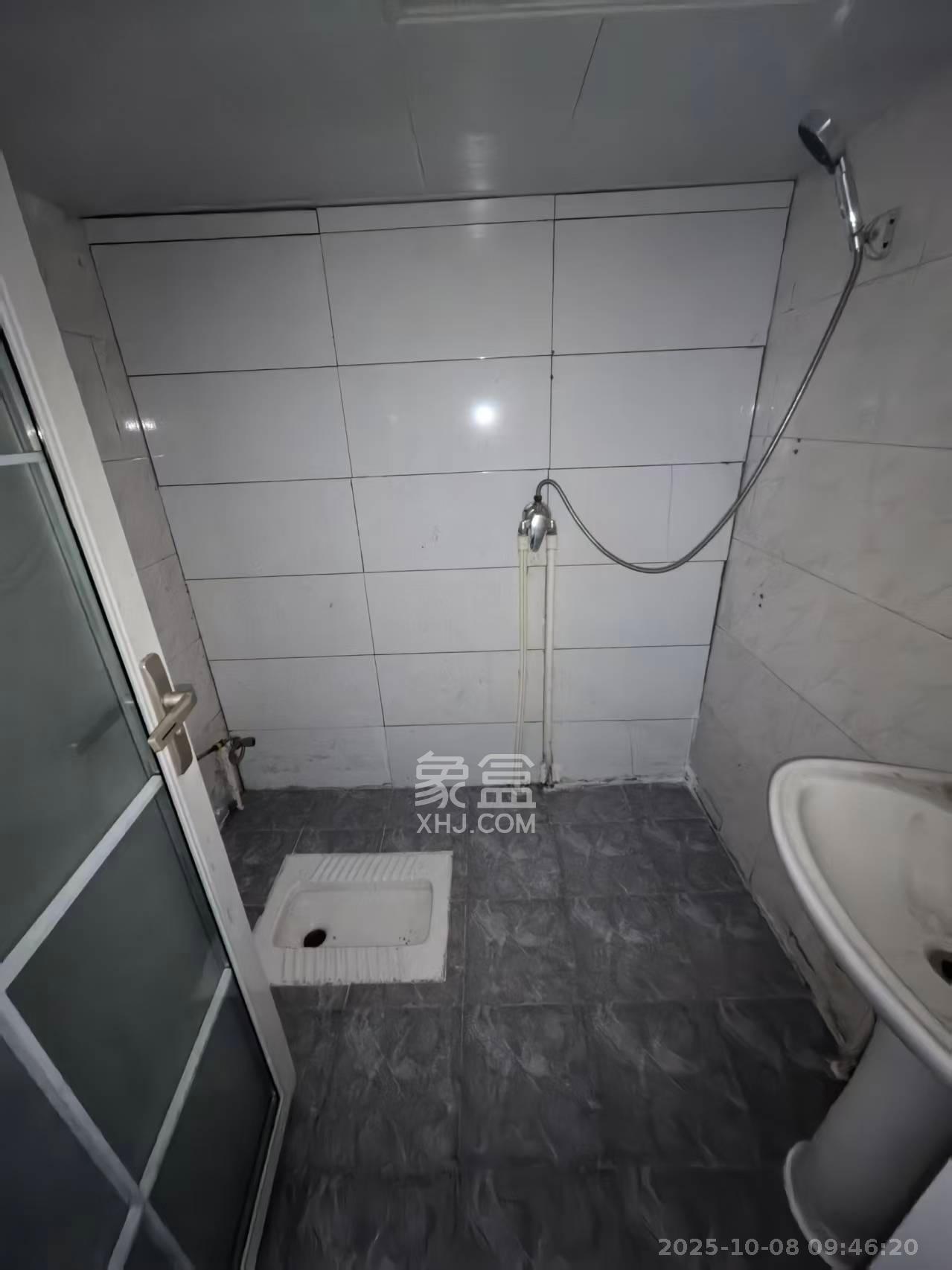 南苑花园 4室2厅2卫 1950.0元/月 南苑花园 4室2厅2卫 1950.0元/月室内图