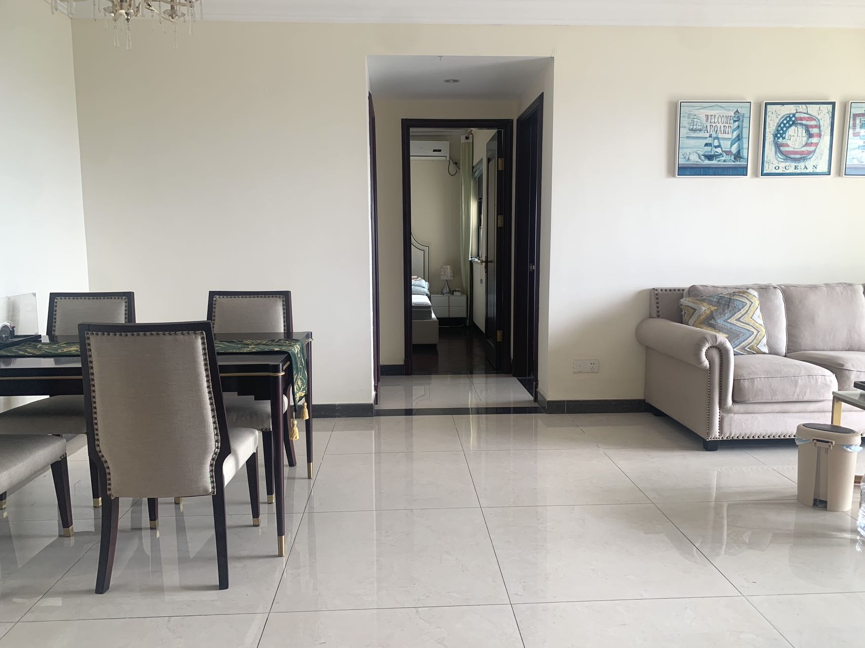 恒大外滩  2室2厅1卫    150.0万客厅