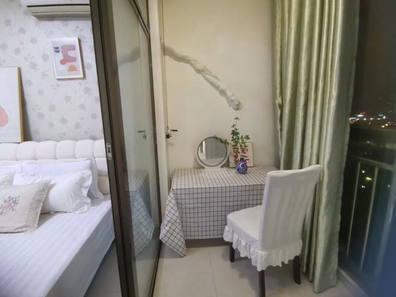 华新苑 2室2厅1卫 1800.0元/月 华新苑 2室2厅1卫 1800.0元/月室内图