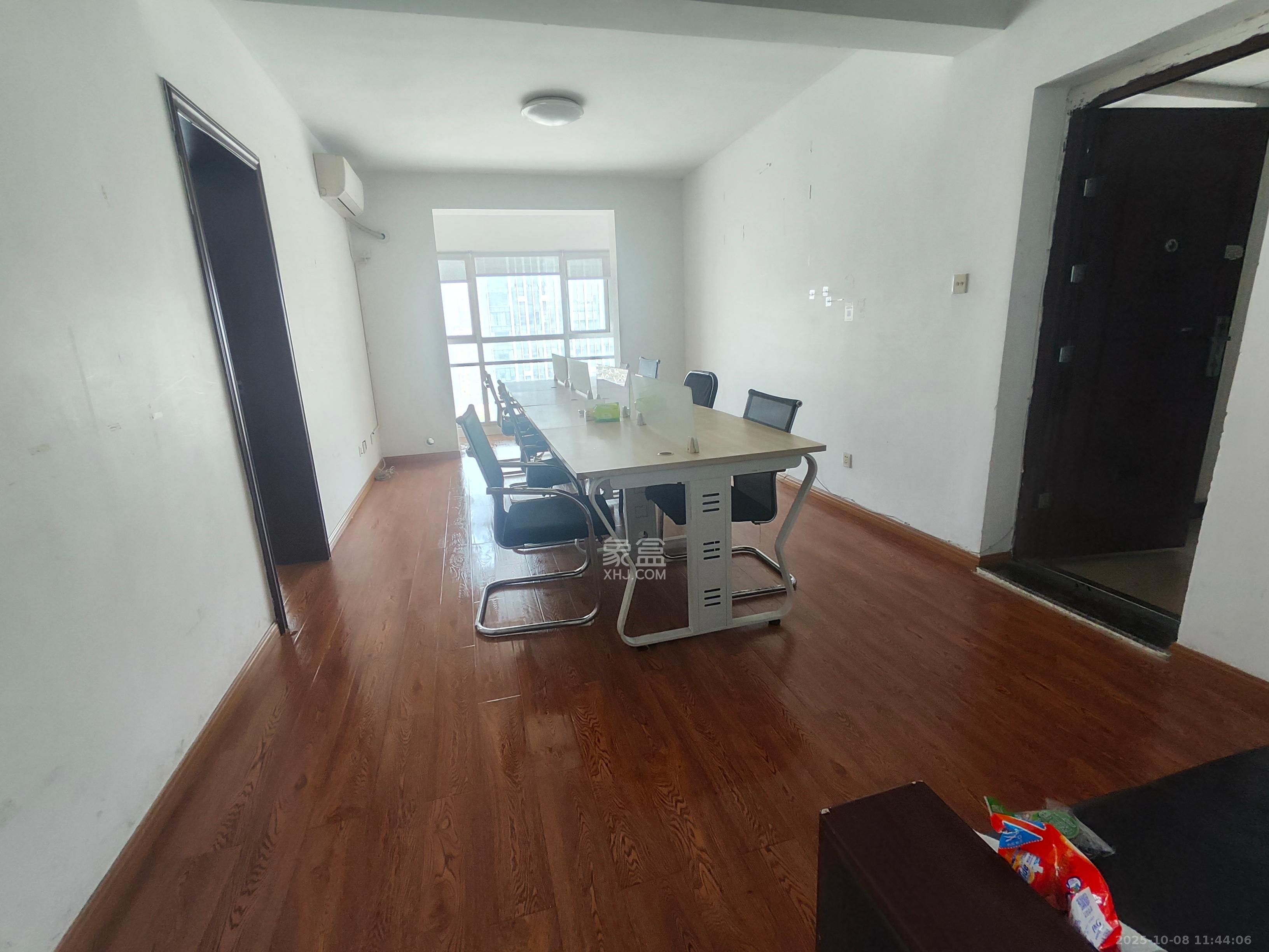 左岸右岸  2室2厅1卫    2500.0元/月