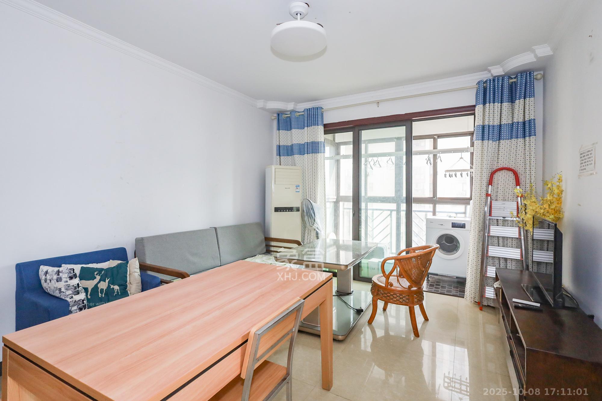 旭辉藏郡(藏郡、旭湘华府) 3室2厅1卫 240.0万 旭辉藏郡(藏郡、旭湘华府) 3室2厅1卫 240.0万客厅